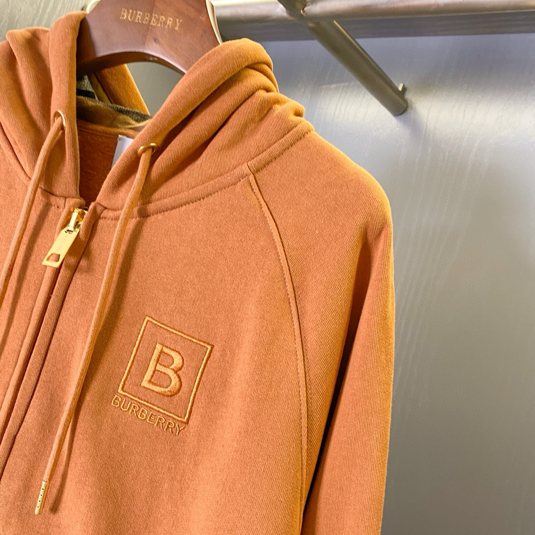 Худи унисекс в стиле Burberry из плотного футера с вышивкой карамельного цвета