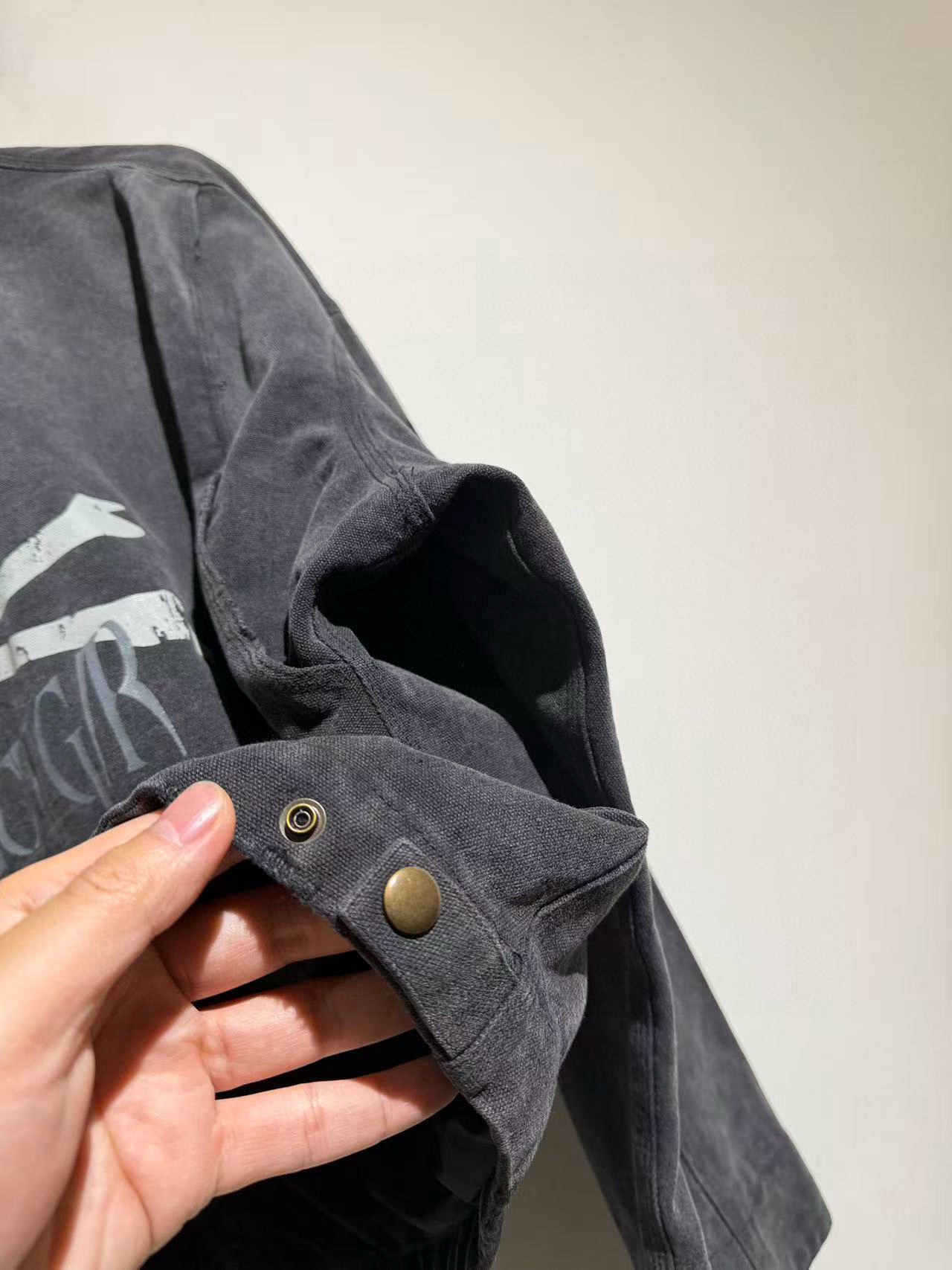 Куртка унисекс в стиле Project G/R x MMJ из плотного канваса чёрного цвета с эффектом состаривания