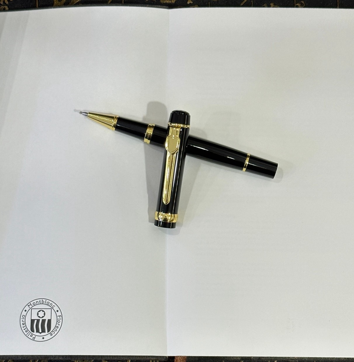 Набор канцелярский в стиле Montblanc: блокнот и ручка (чёрного цвета)