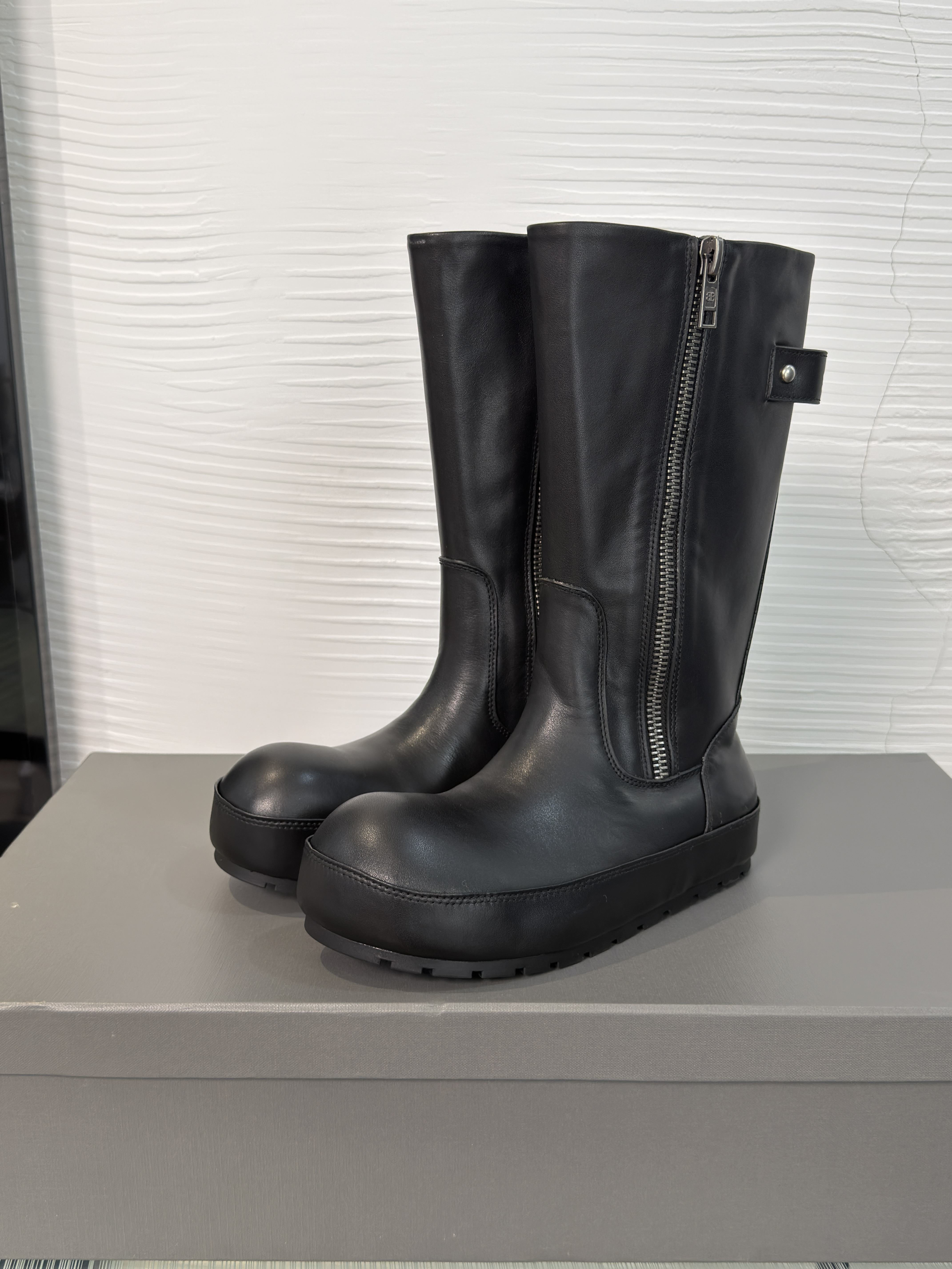 Сапоги женские Balenciaga чёрного цвета