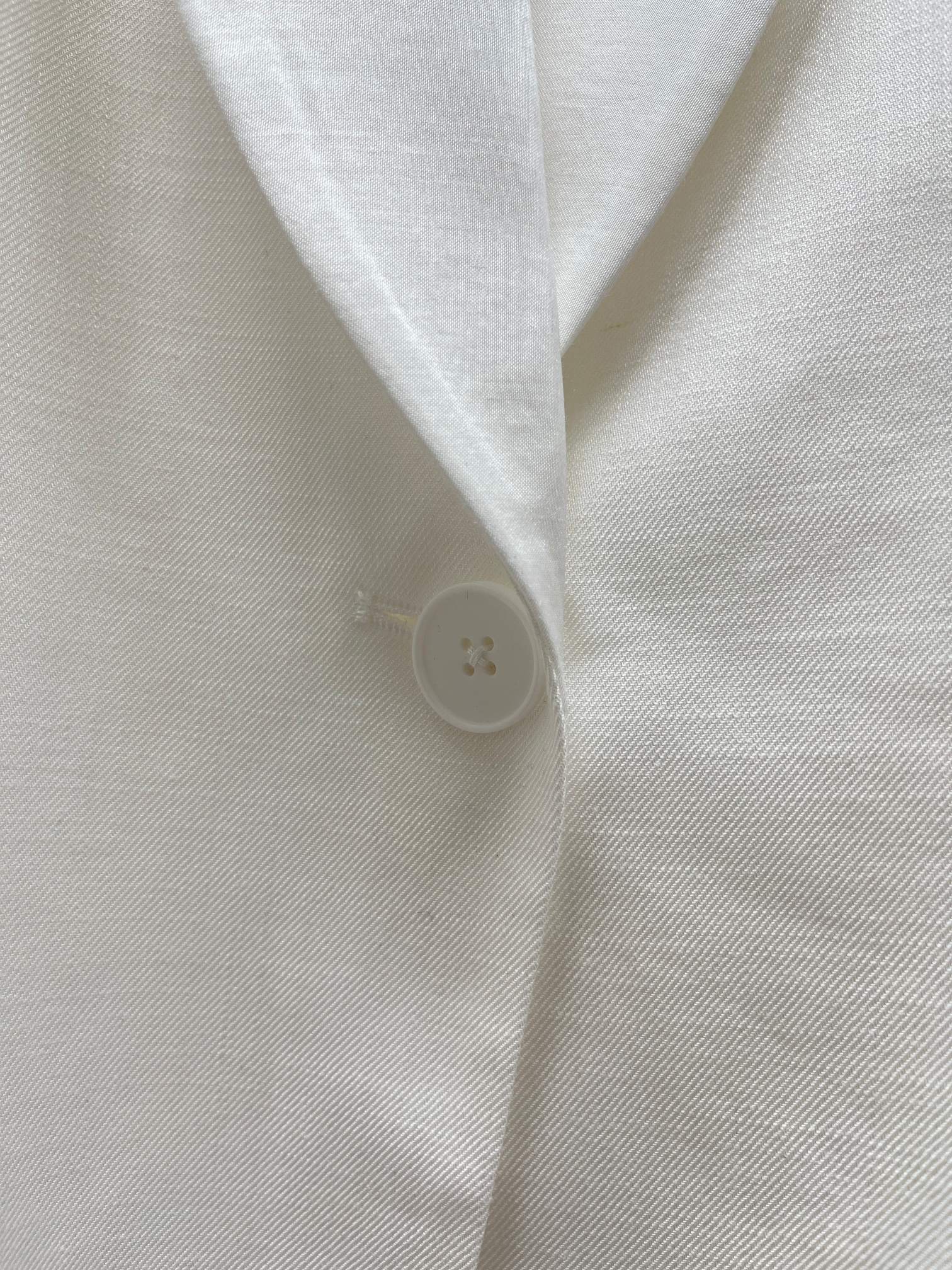 Пиджак женский в стиле Loro Piana белого цвета льняной с классическим кроем