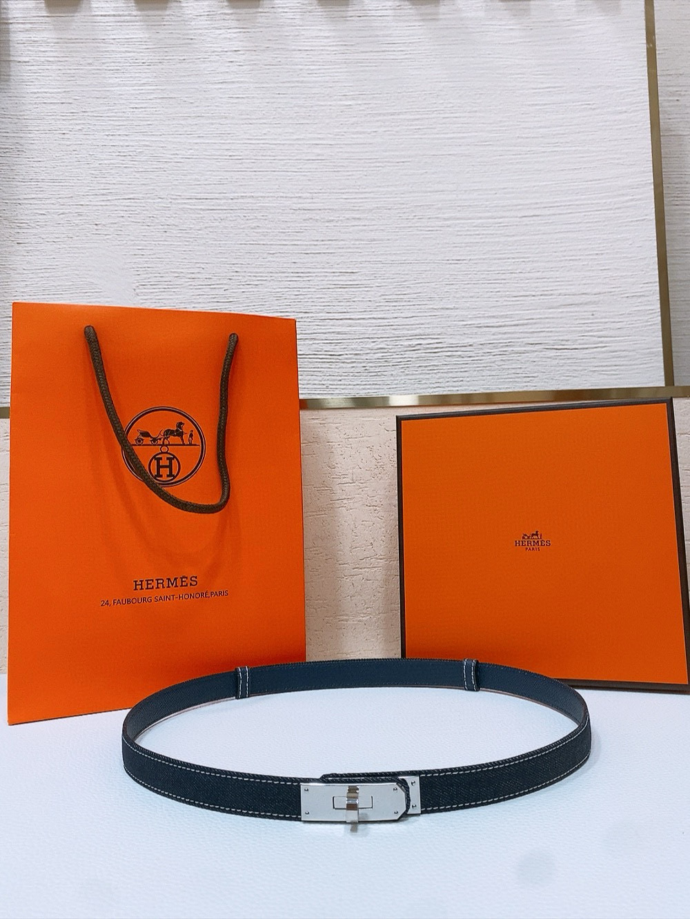 Ремень женский в стиле Hermès Kelly из кожи Epsom тёмно-синего цвета с золотой пряжкой шириной 1.8 см