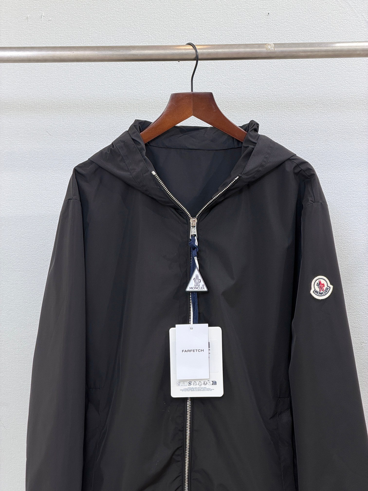 Куртка унисекс в стиле Moncler Remoray чёрного цвета с капюшоном