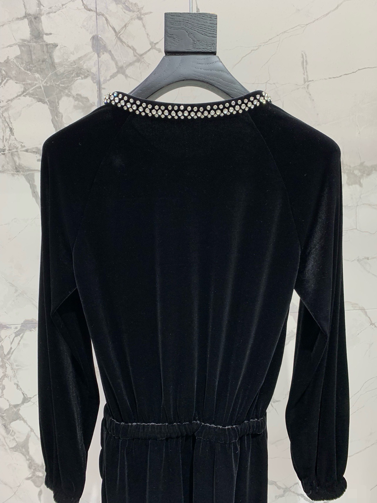 Платье женское в стиле Saint Laurent чёрного цвета с декоративной отделкой воротника