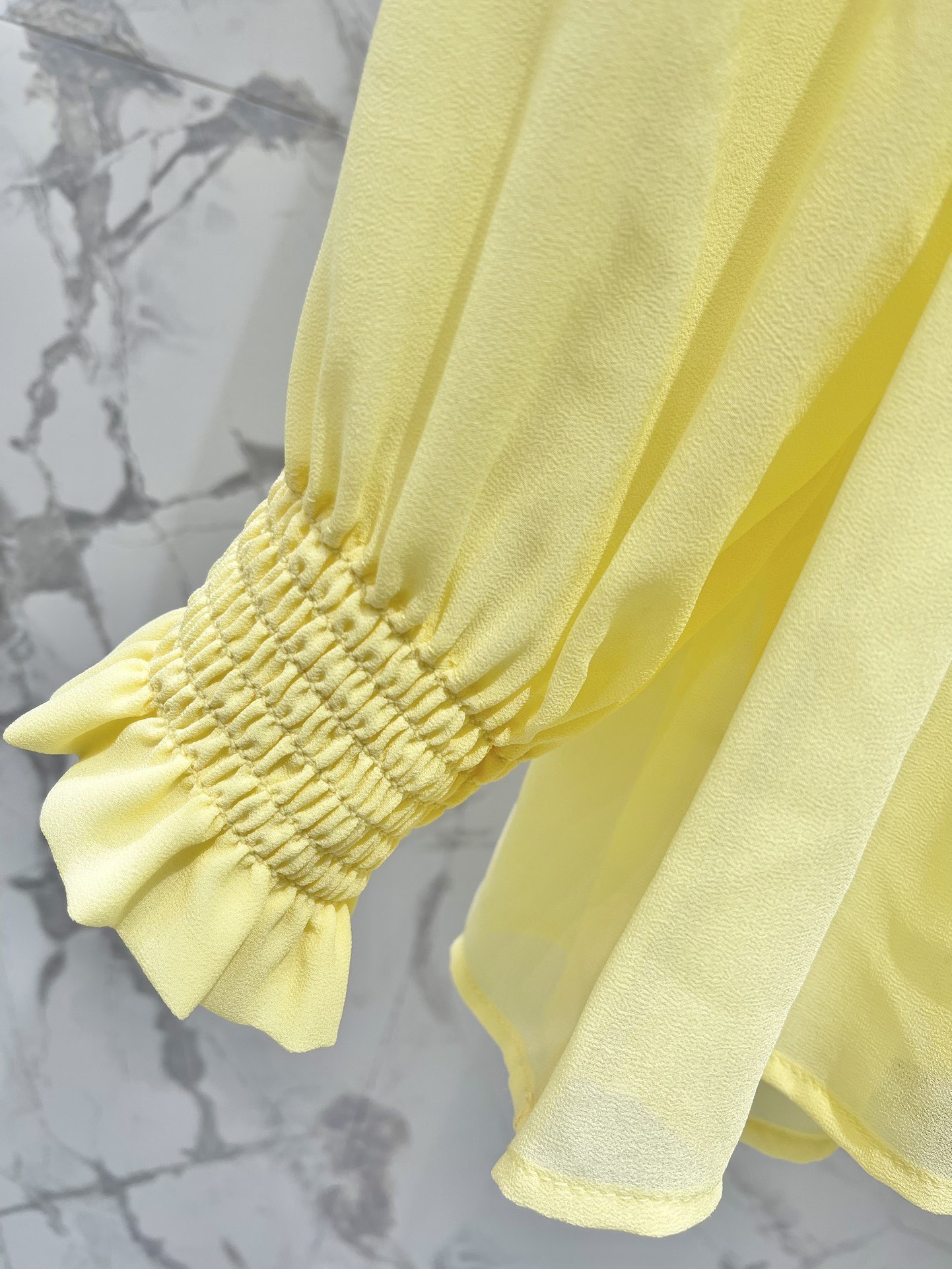 Блуза женская в стиле Saint Laurent жёлтого цвета с рюшами