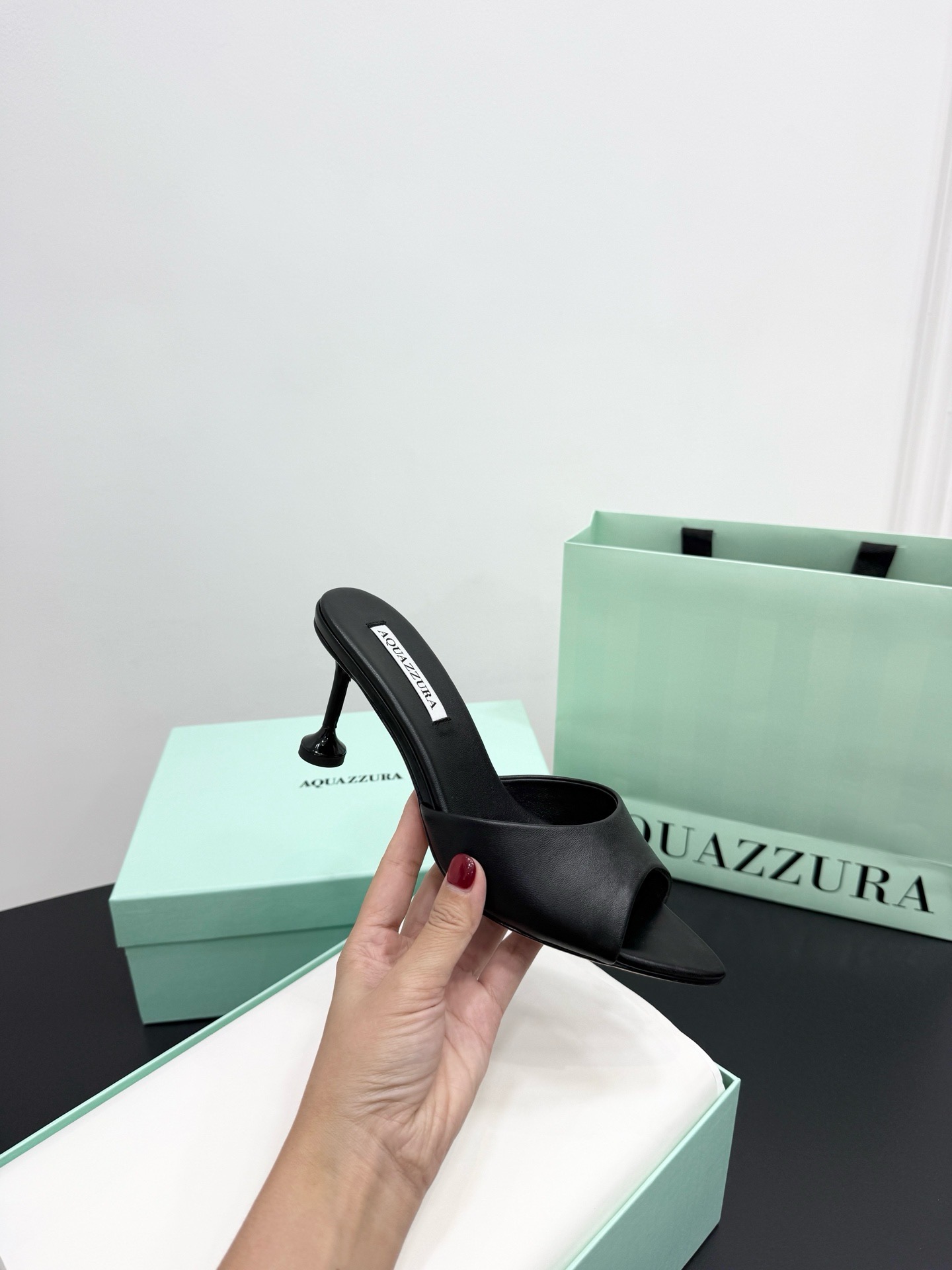 Мюли женские Aquazzura чёрного цвета