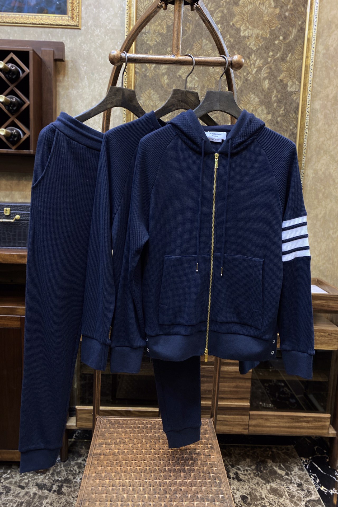 Костюм мужской в стиле Thom Browne спортивный тёмно-синего цвета (худи на молнии / свитшот + брюки)