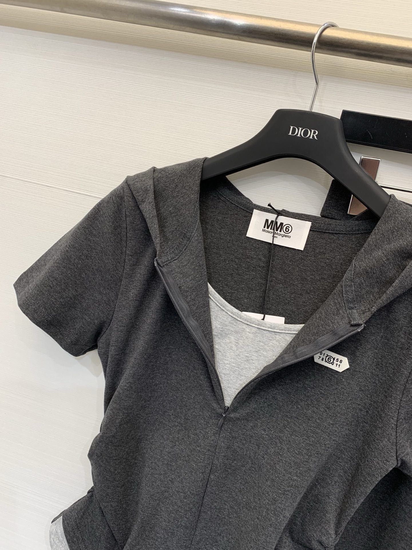 Костюм женский в стиле MM6 Maison Margiela  тёмно-серого цвета с топом и юбкой