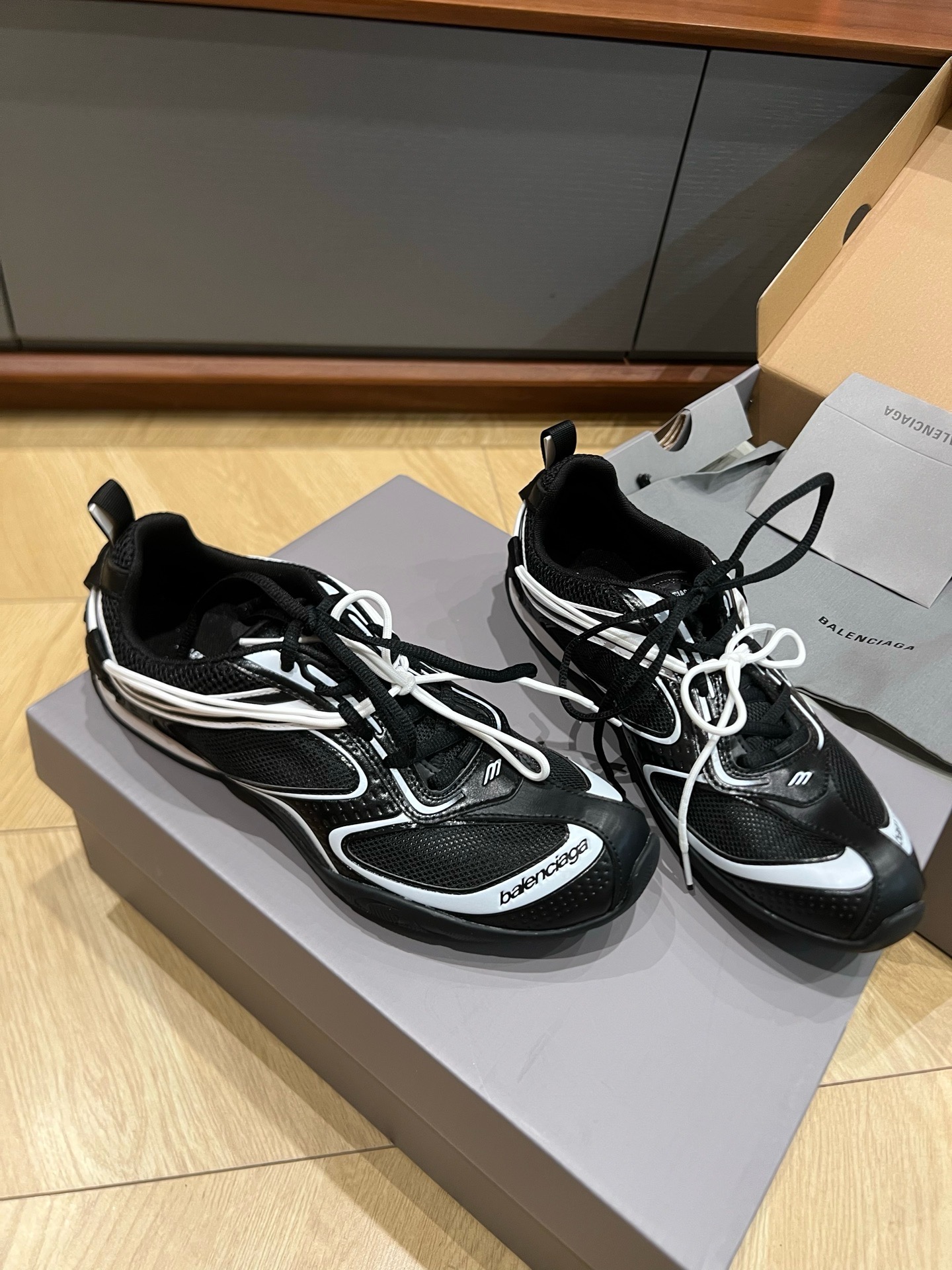 Кроссовки Balenciaga Radar чёрного цвета с серыми вставками