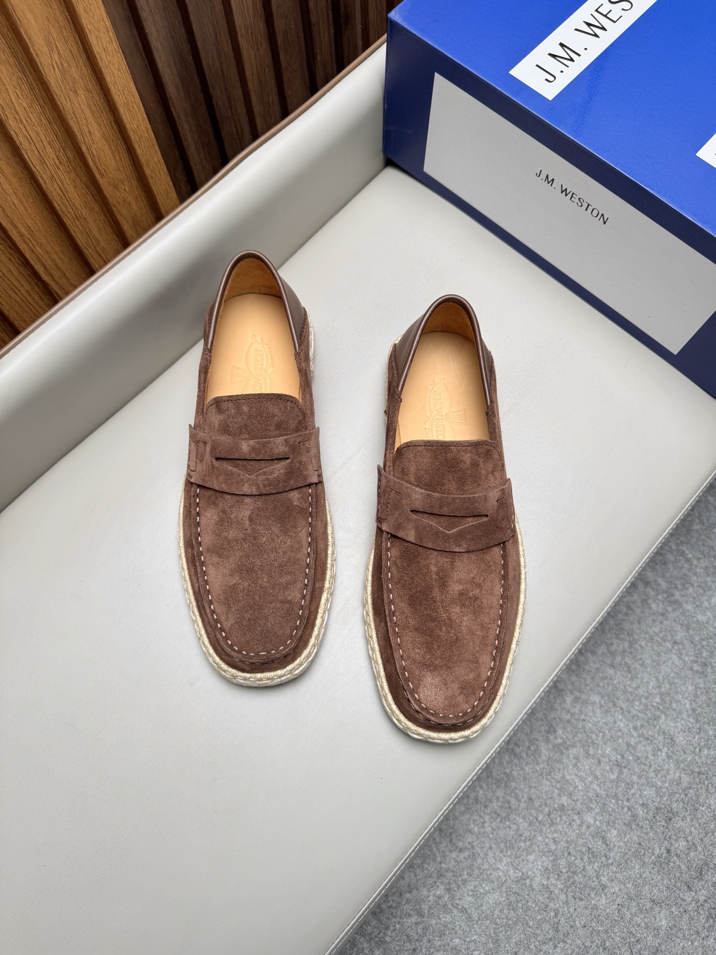 Лоферы мужские в стиле J.M. Weston светло-коричневого цвета