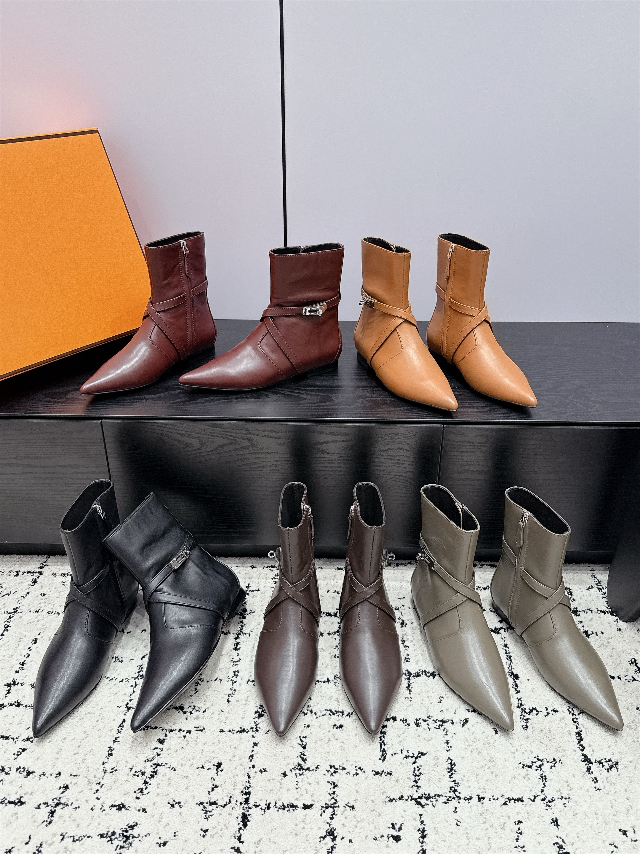 Ботильоны женские Hermès Nice 40 тёмно-коричневого цвета