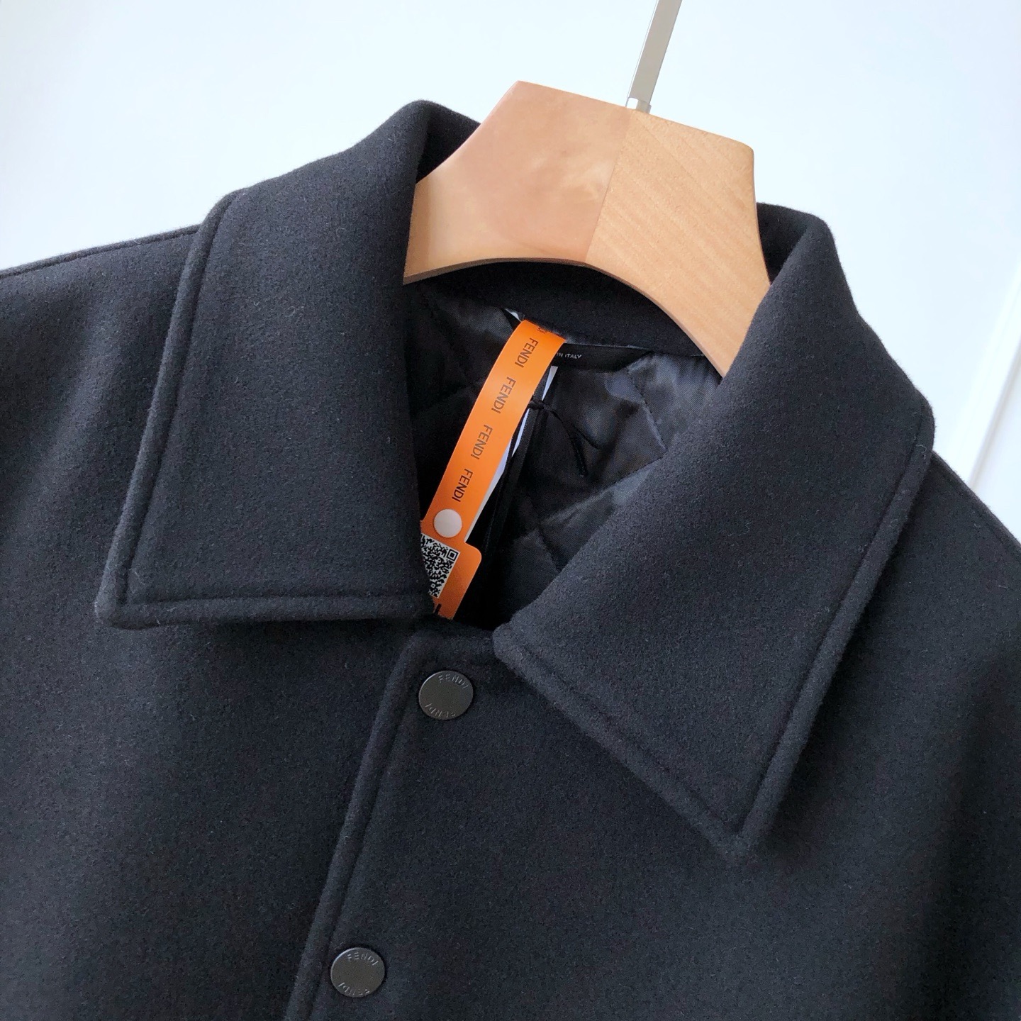 Куртка мужская Fendi чёрного цвета с жаккардовыми рукавами FF
