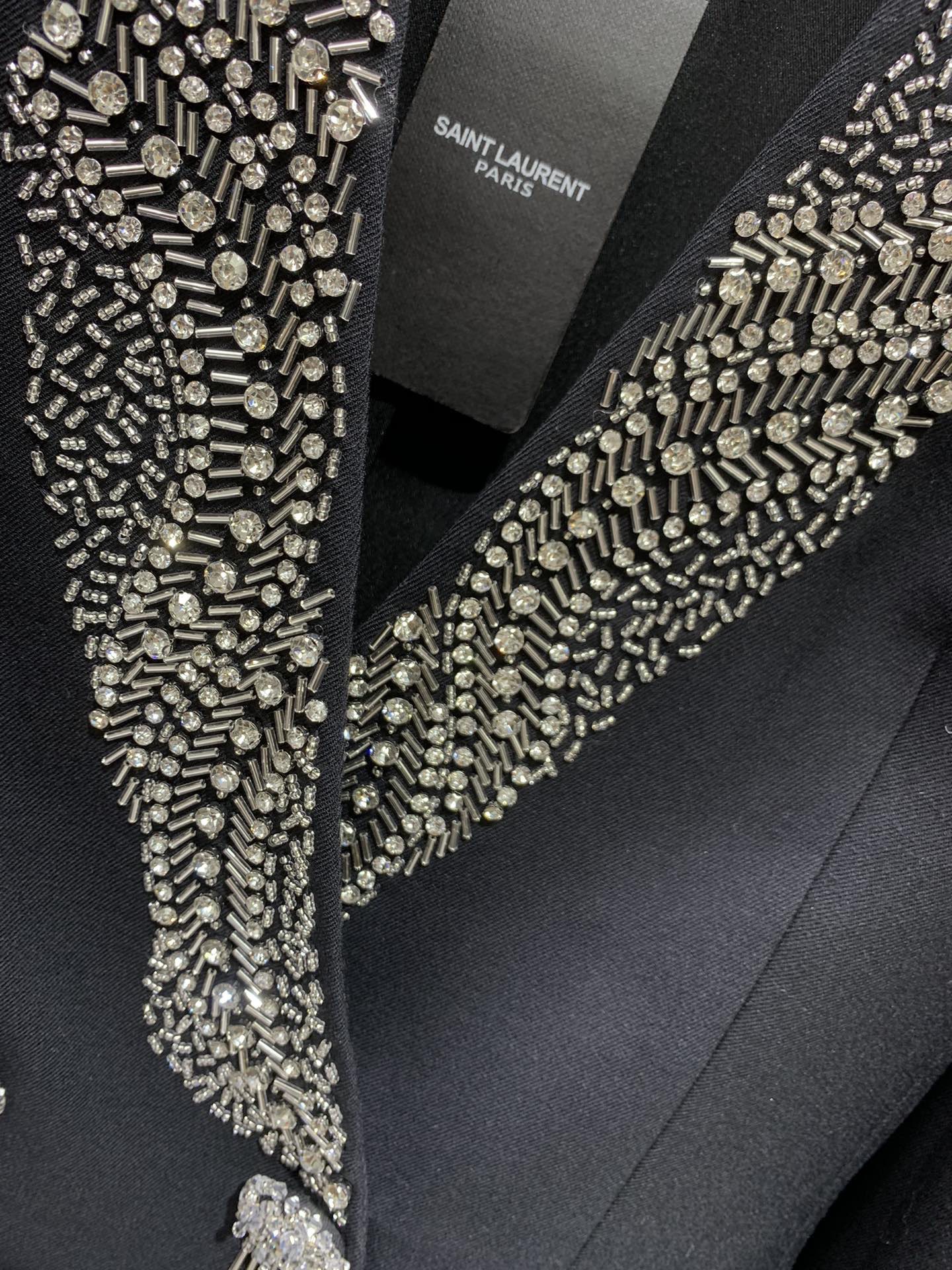 Платье-пиджак женское в стиле Saint Laurent из плотной костюмной ткани тёмно-синего цвета с жемчужным декором