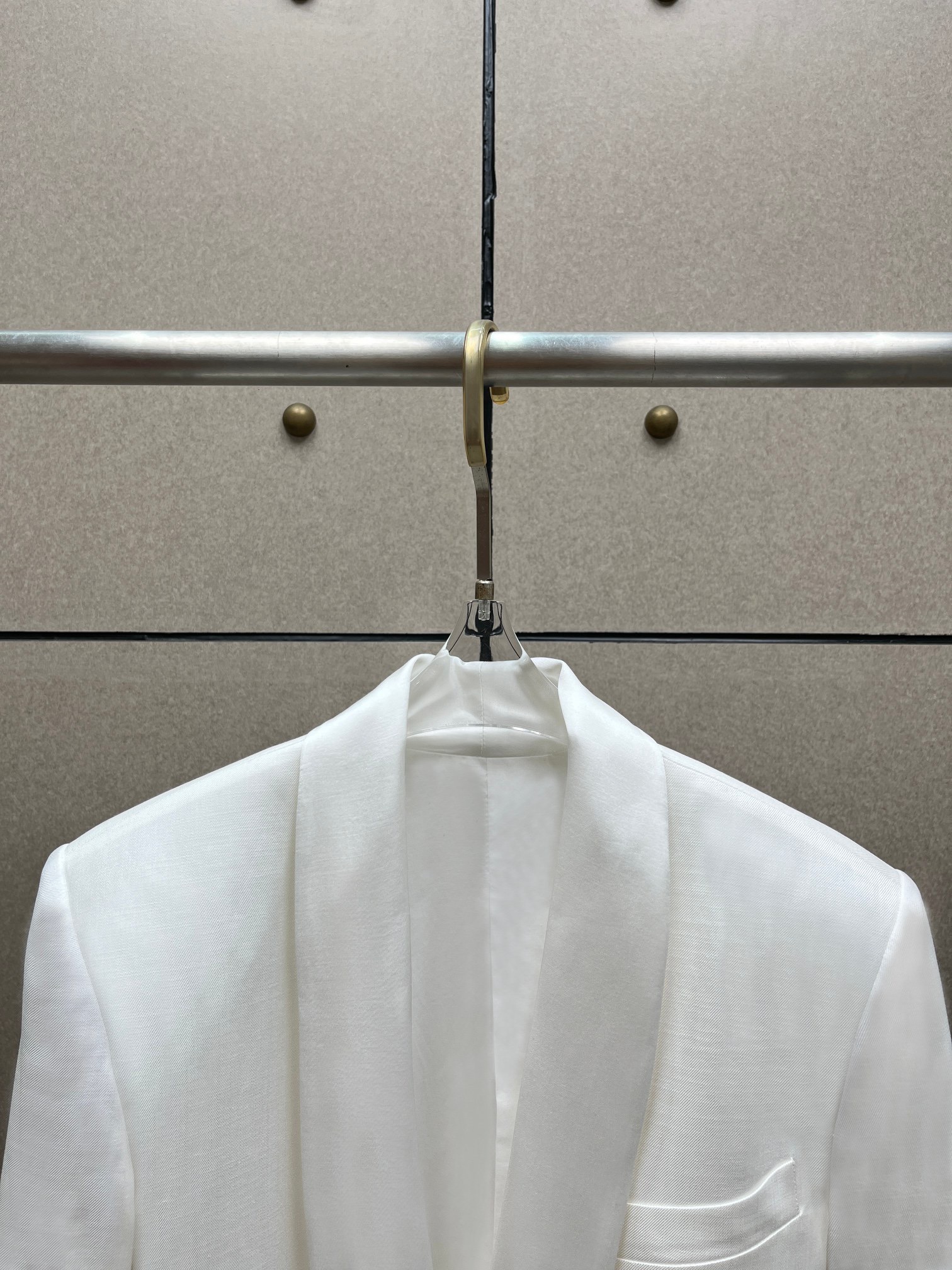 Пиджак женский в стиле Loro Piana белого цвета льняной с классическим кроем