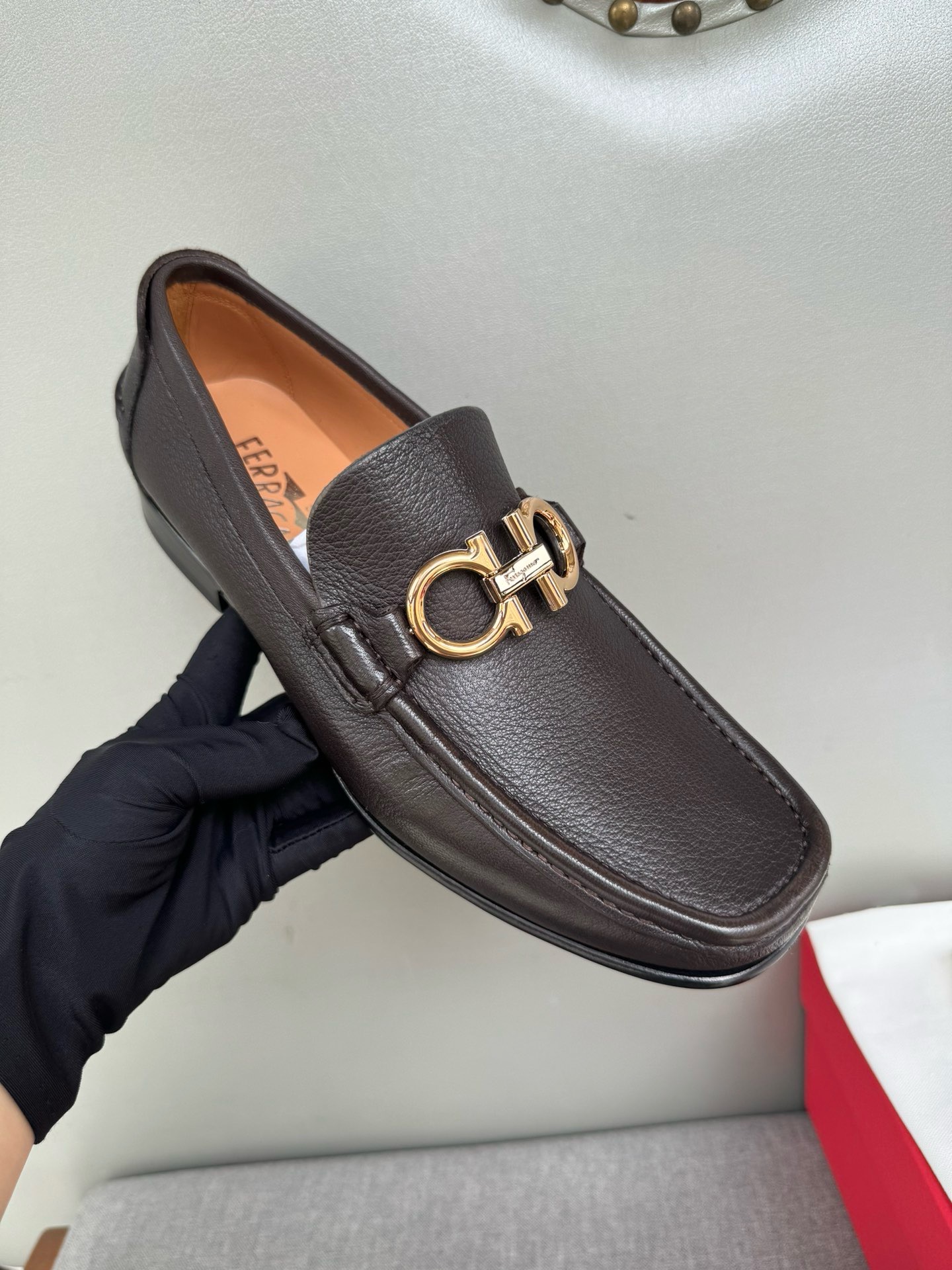 Лоферы мужские в стиле Salvatore Ferragamo из натуральной зернистой кожи кофейного цвета