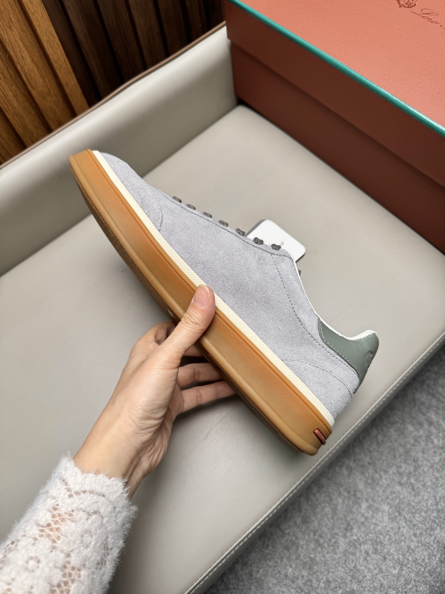 Кроссовки мужские в стиле Loro Piana светло-серого цвета