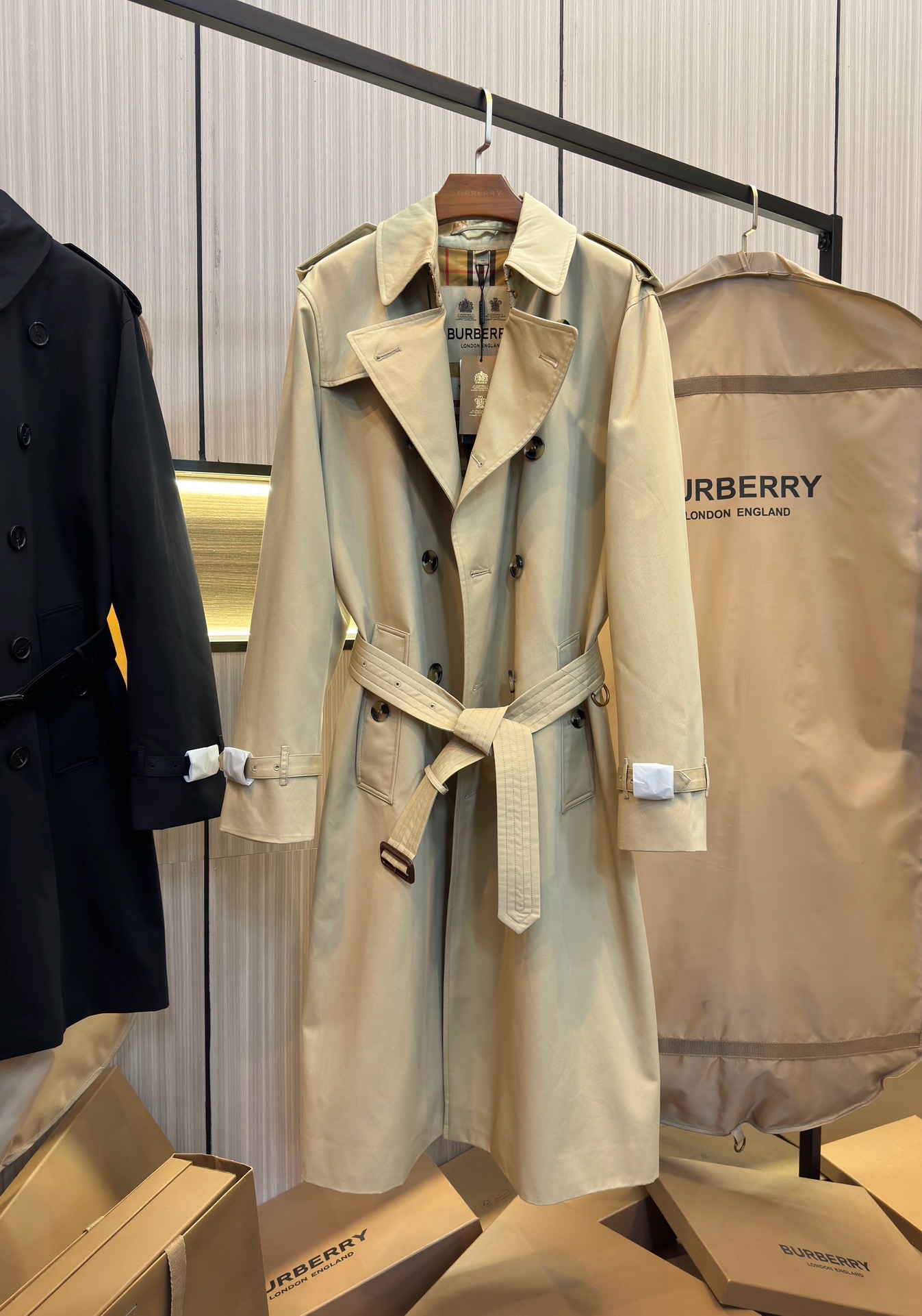 Тренч мужской Burberry Heritage Kensington Long бежевого цвета