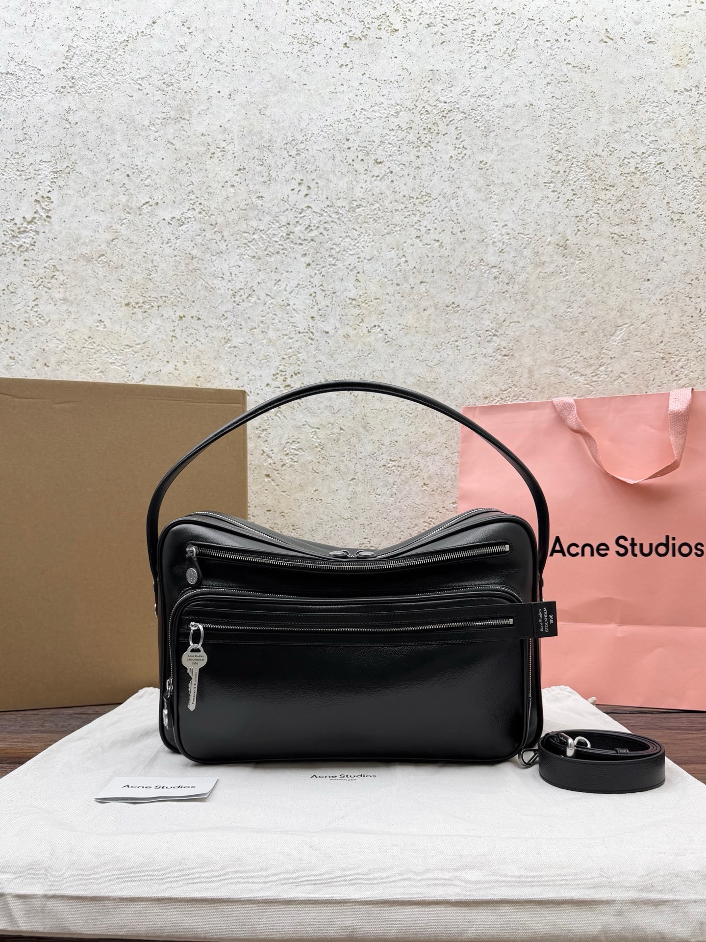 Сумка женская Acne Studios Camera Bag чёрного цвета