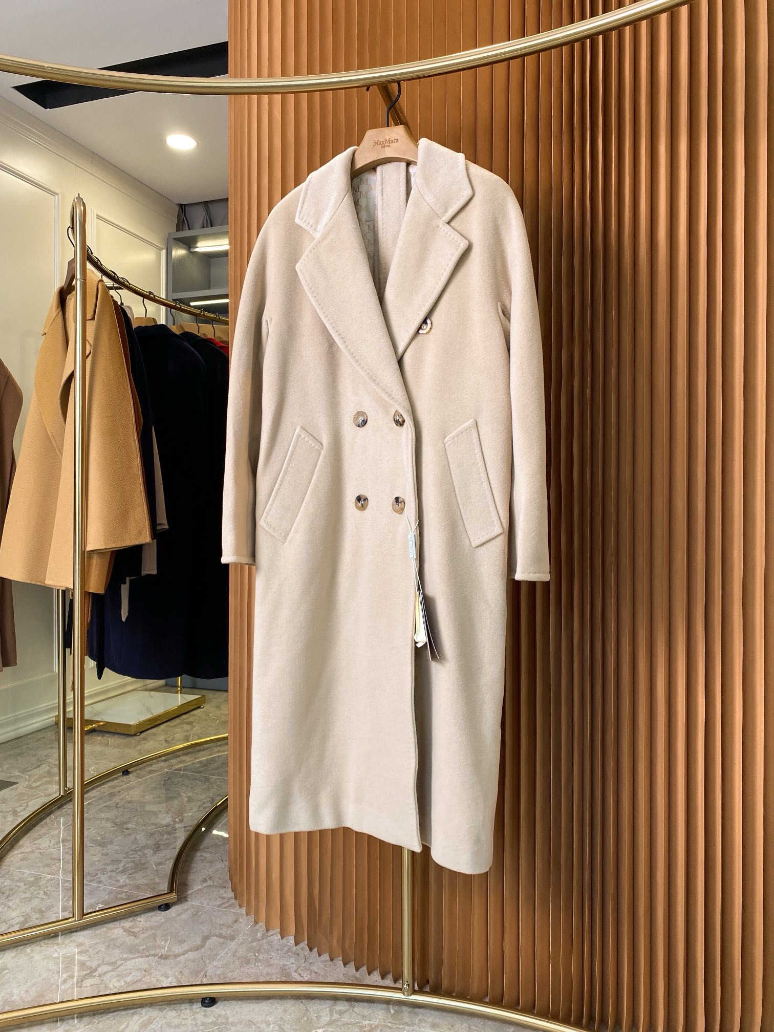 Пальто женское Max Mara 101801 Icon Coat бежевого цвета
