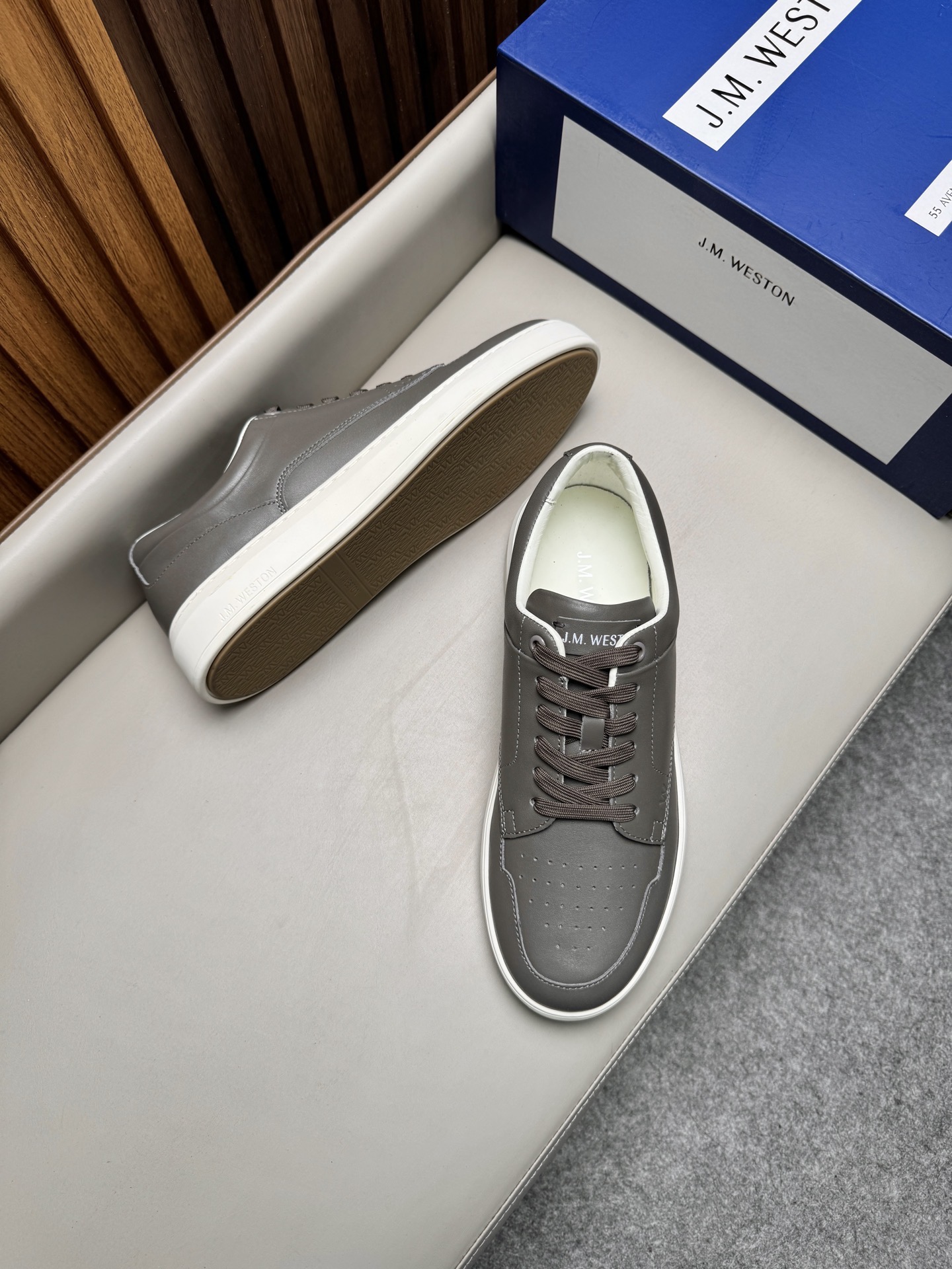 Кеды мужские в стиле J.M. Weston серого цвета