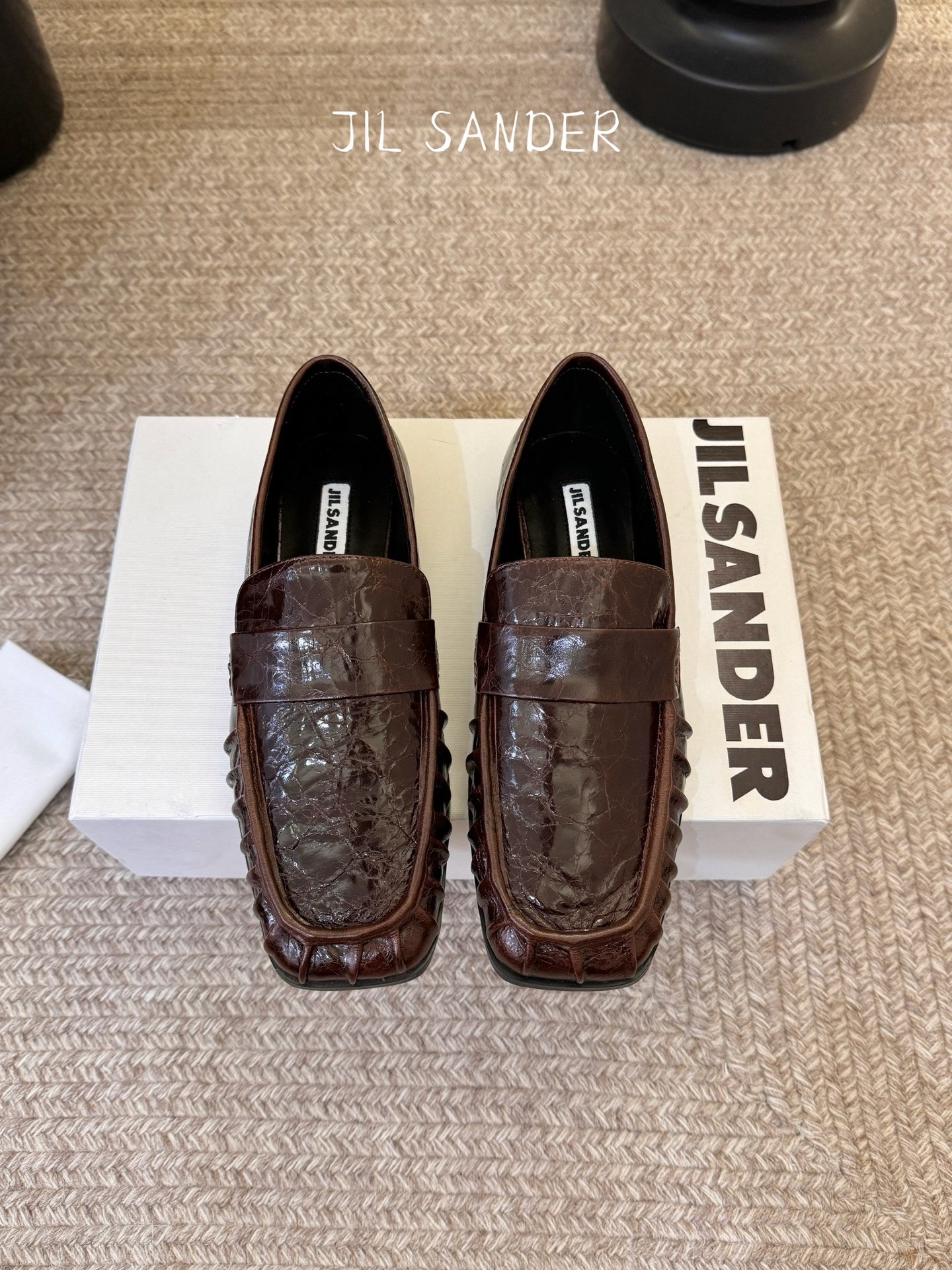 Лоферы женские в стиле Jil Sander коричневого цвета