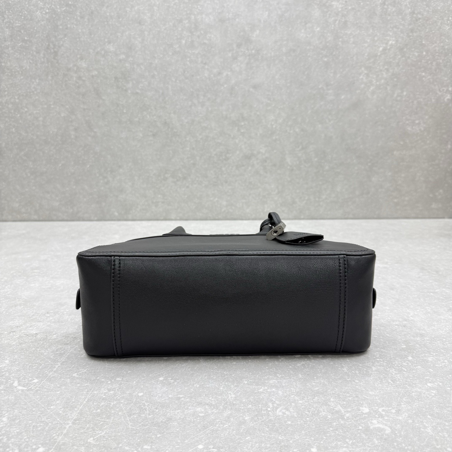 Сумка женская в стиле Miu Miu Vivant из натуральной кожи черного цвета