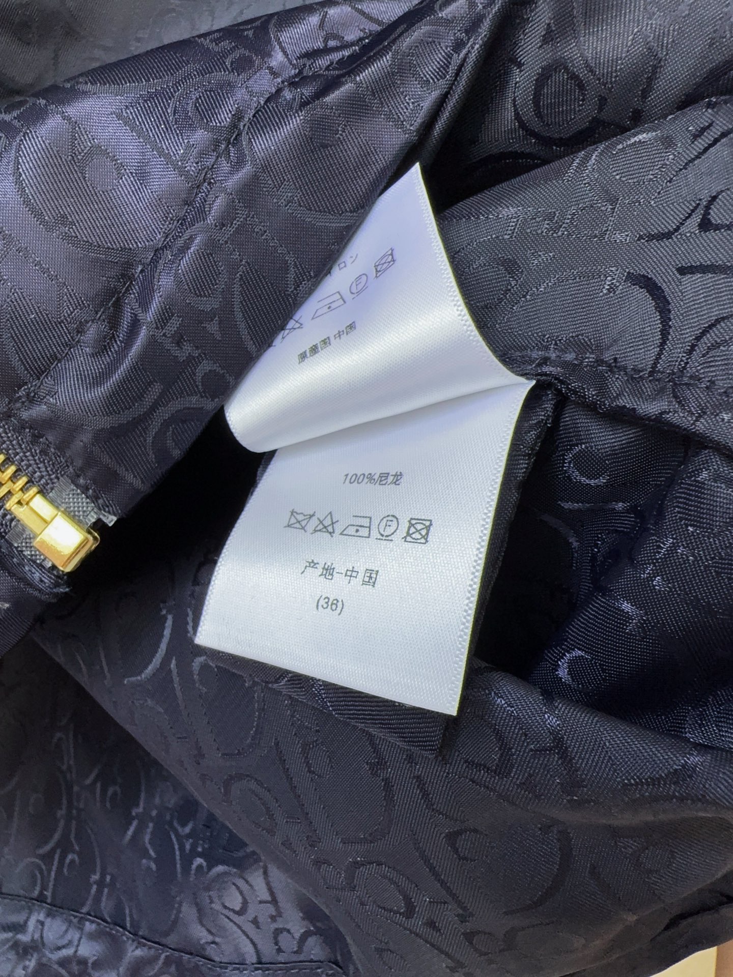 Куртка женская укороченная с капюшоном в стиле Dior из жаккардовой ткани