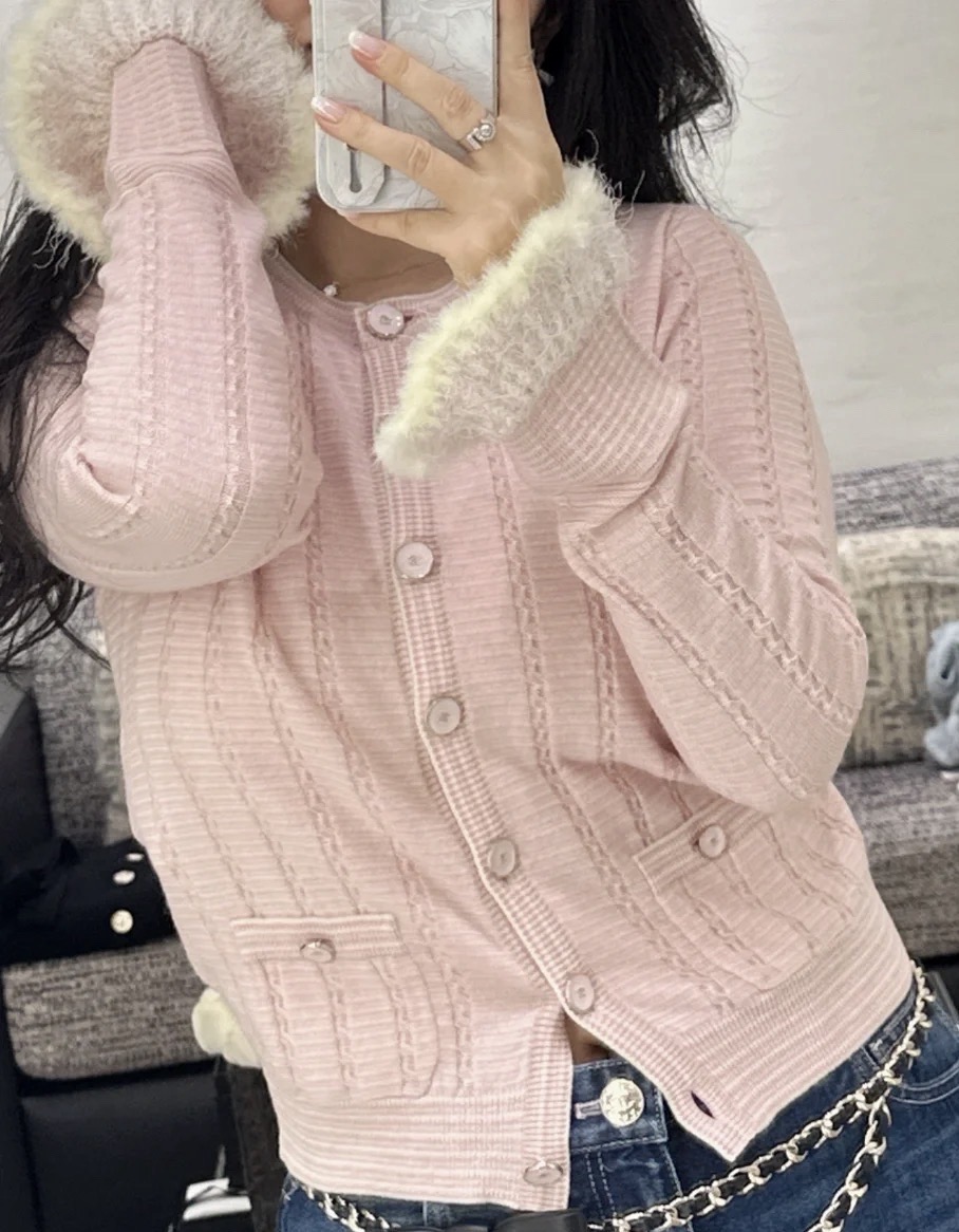 Кардиган женский в стиле Chanel из трикотажа розового цвета с контрастной отделкой