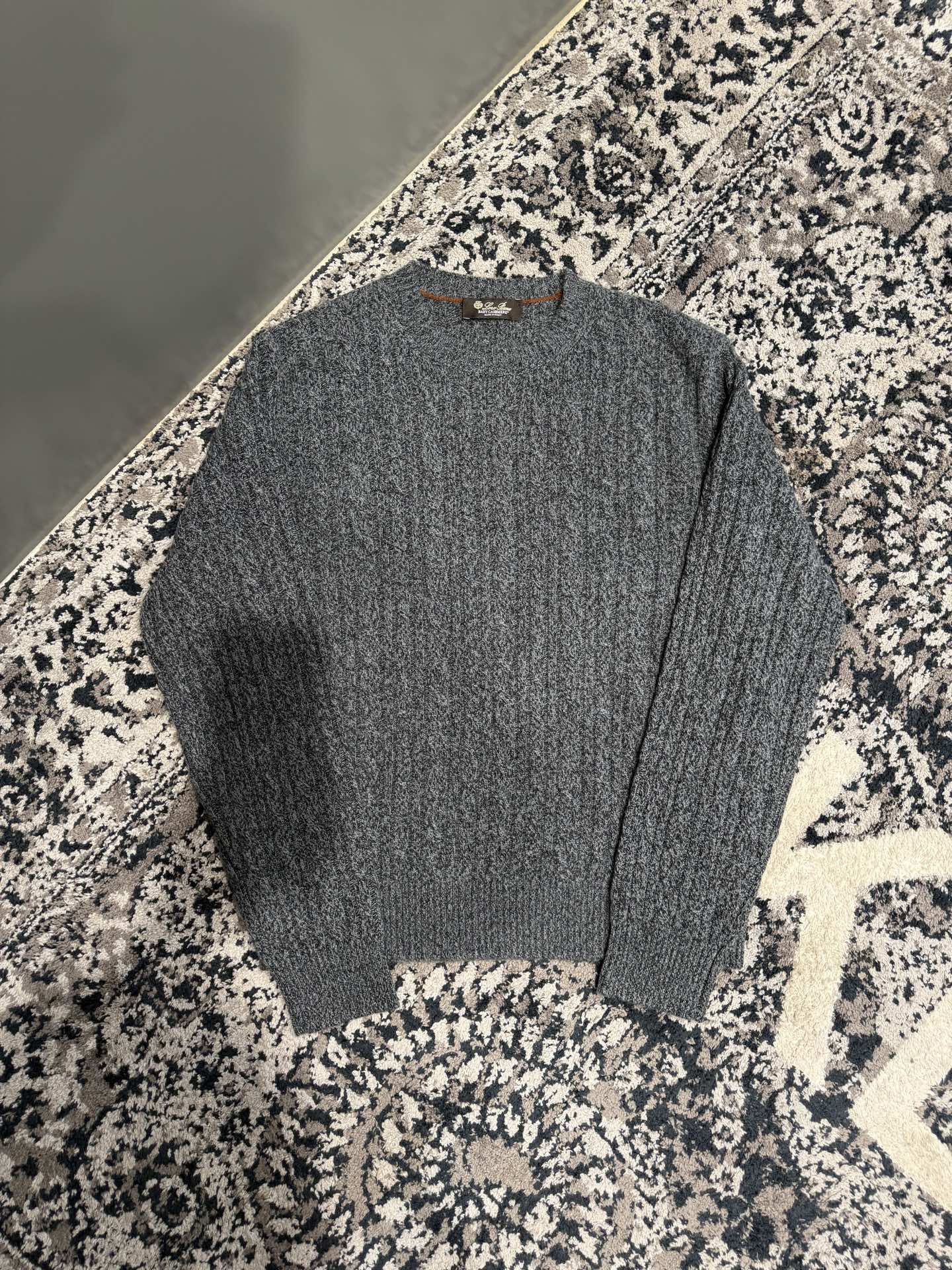 Свитер мужской в стиле Loro Piana Treccia из 100% шерсти серого цвета