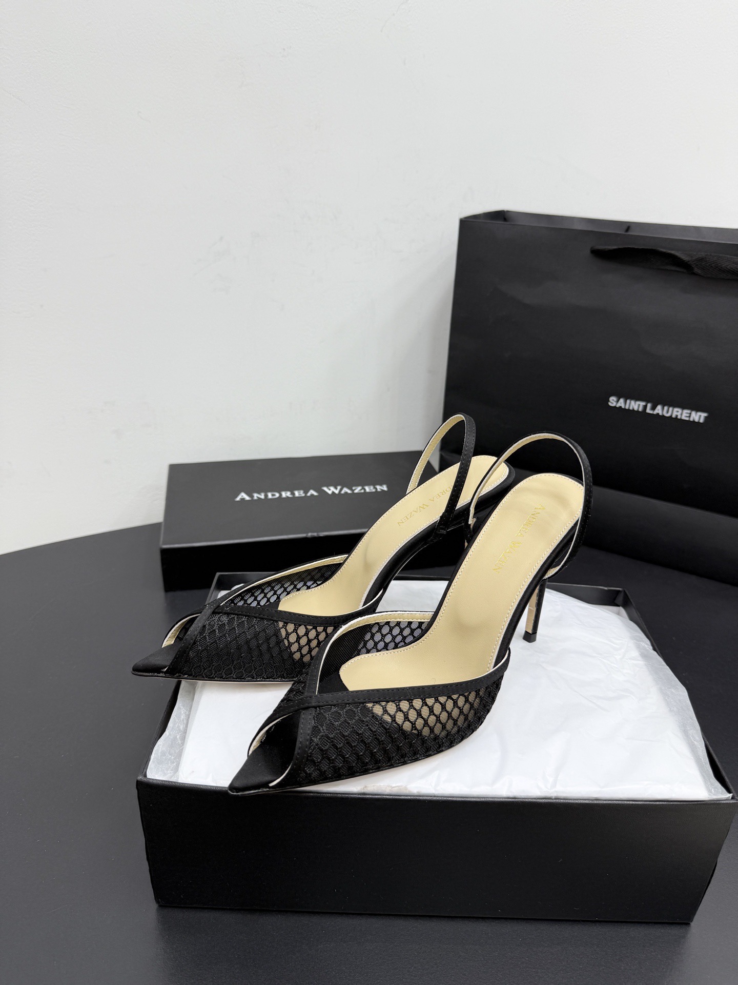 Туфли женские в стиле Andrea Wazen чёрного цвета