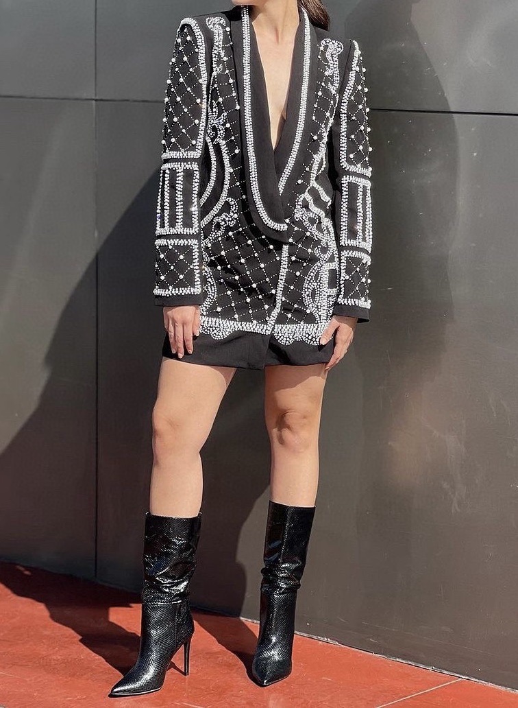 Жакет женский в стиле Balmain из плотной костюмной ткани чёрного цвета с ручной жемчужной вышивкой