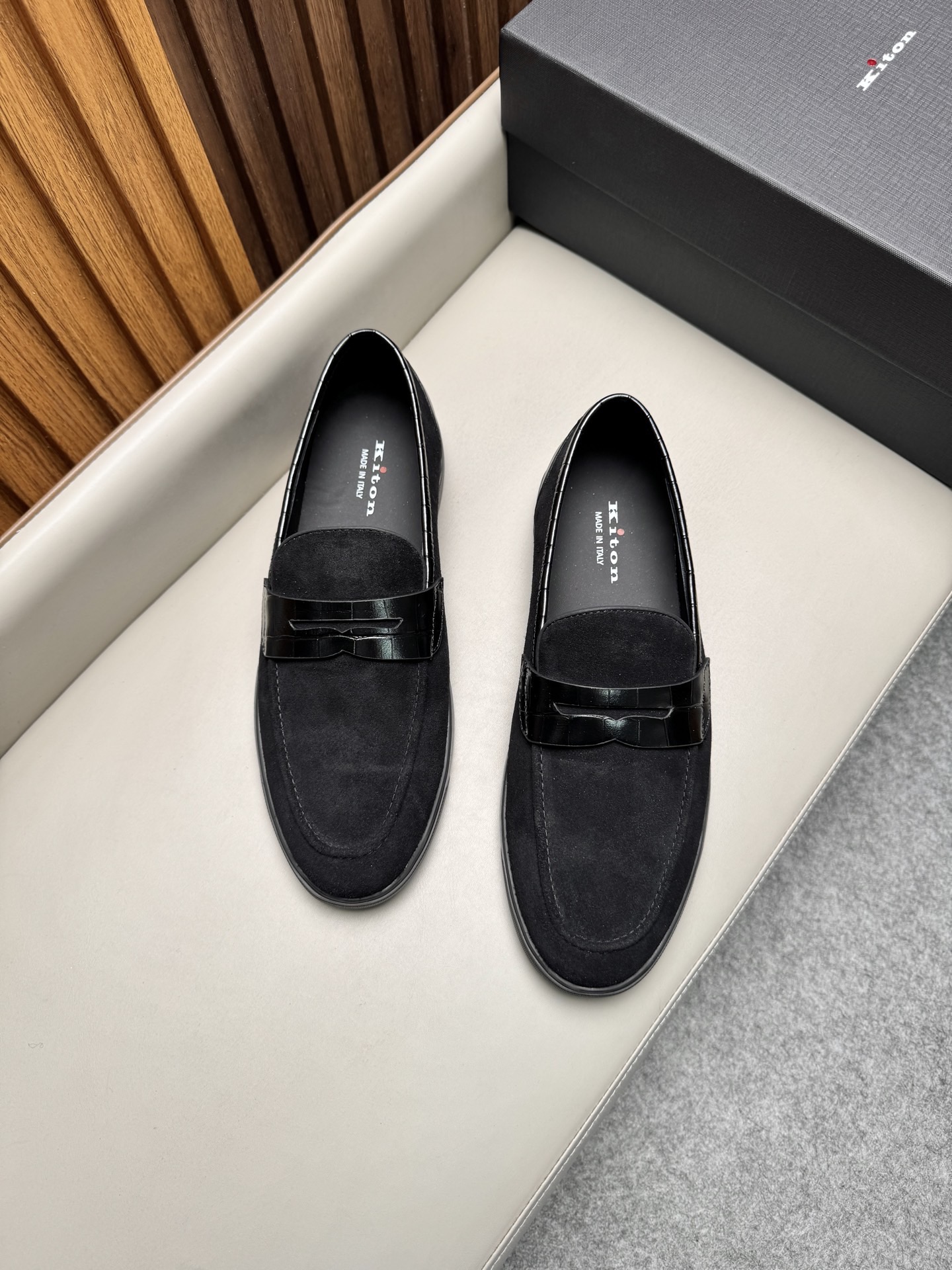 Лоферы мужские в стиле Kiton черного цвета