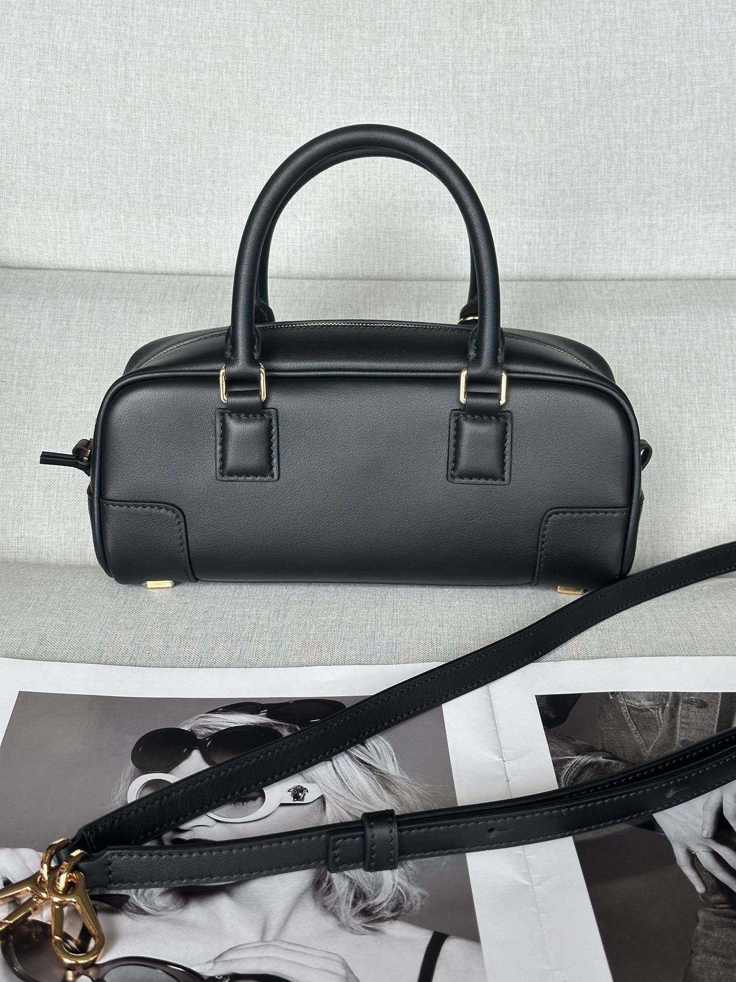 Сумка женская в стиле Loewe Amazona 23 чёрного цвета