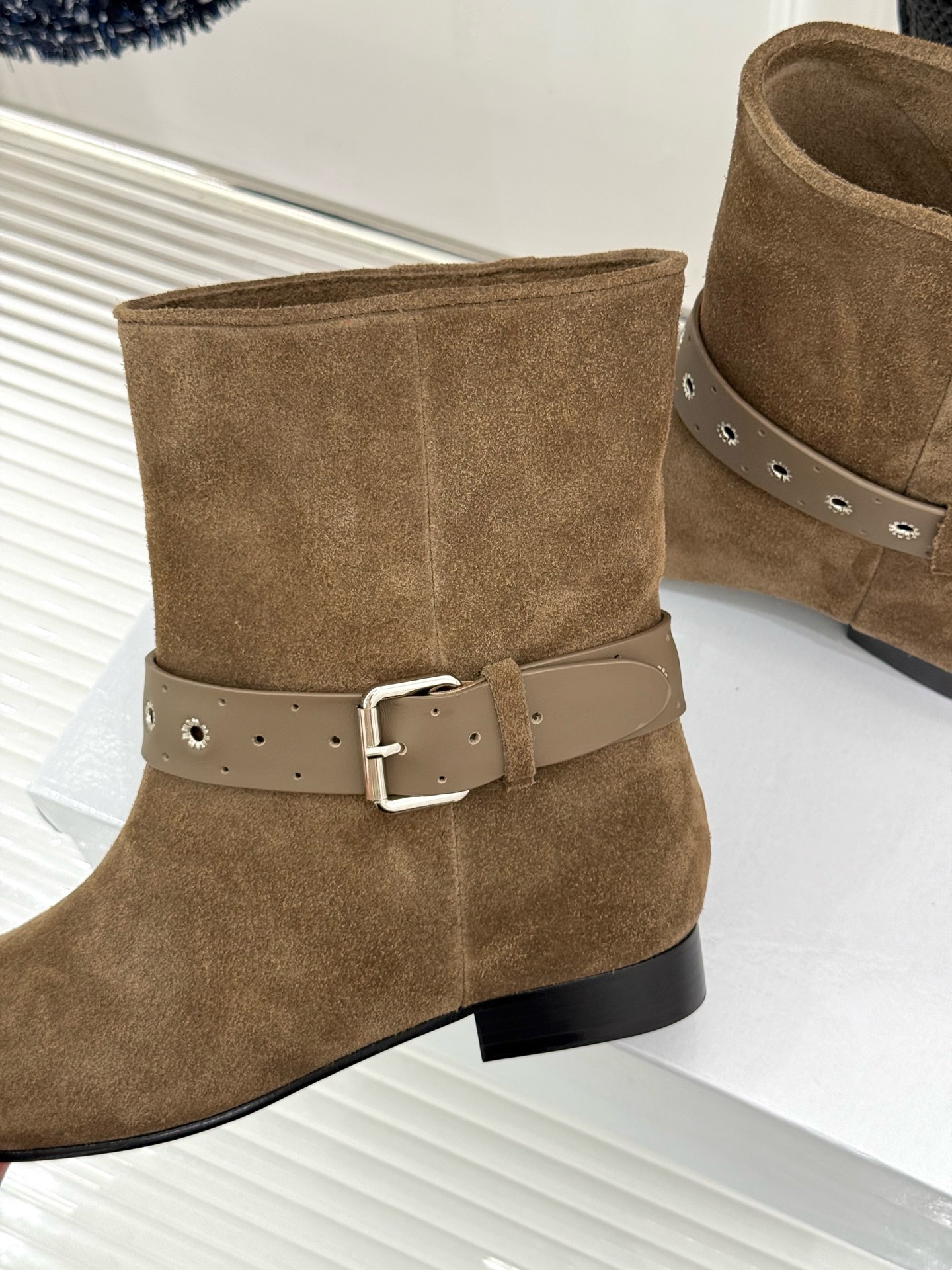 Ботильоны женские Isabel Marant Darner Buckle Boots бежевого цвета