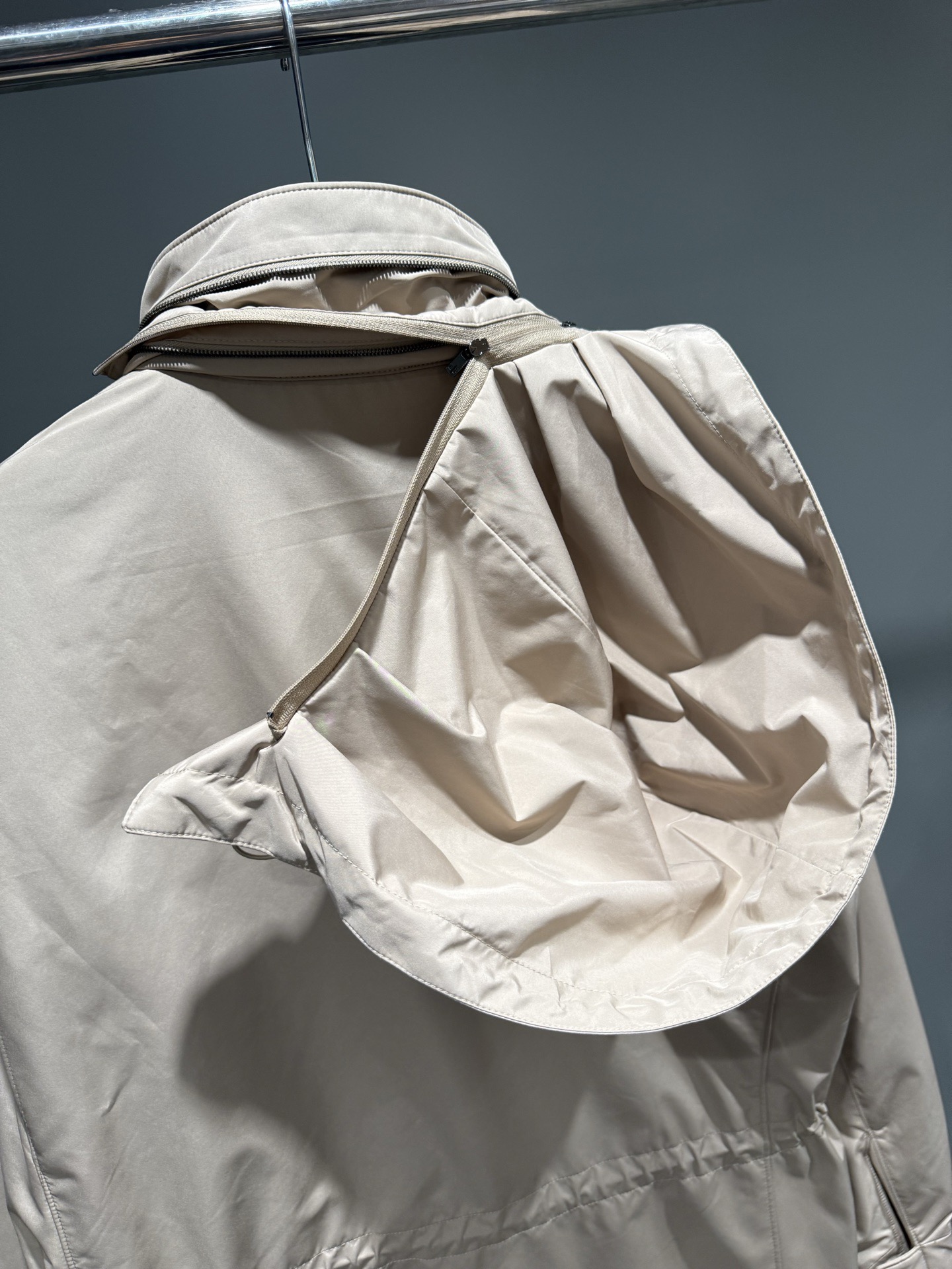 Куртка мужская в стиле Loro Piana из плащевой ткани бежевого цвета