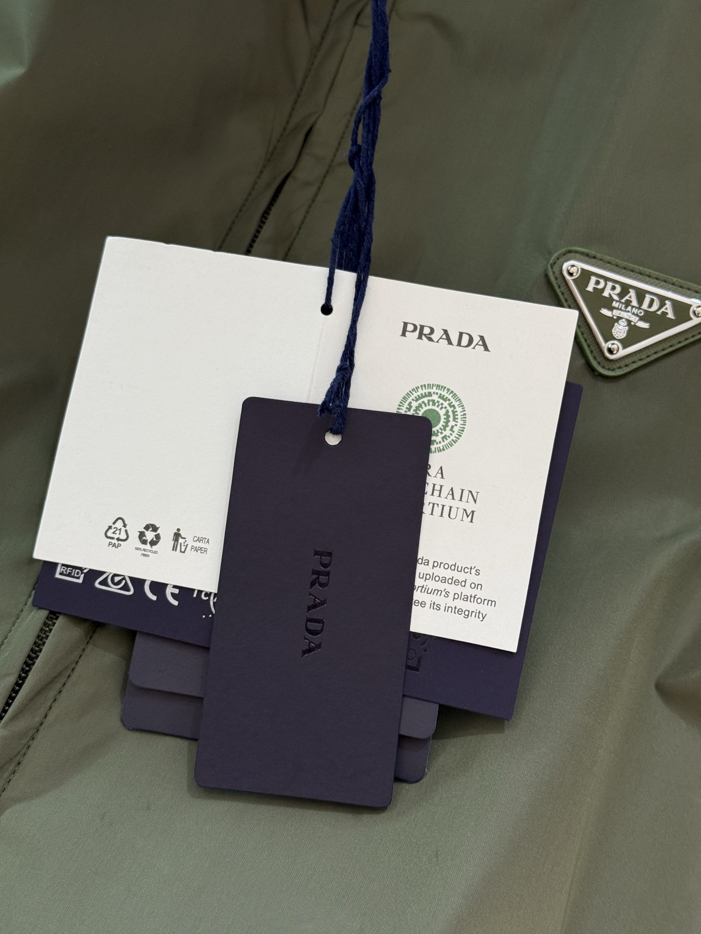 Куртка мужская в стиле Prada двусторонняя зелёного цвета с воротником-стойкой