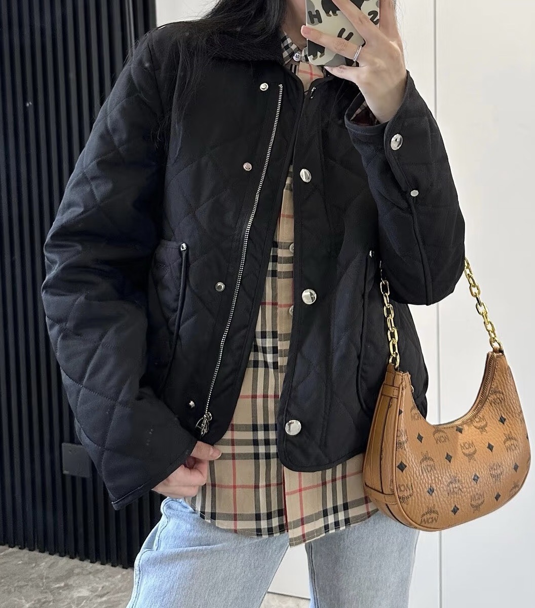 Куртка женская в стиле Burberry укороченная чёрного цвета с вельветовым воротником