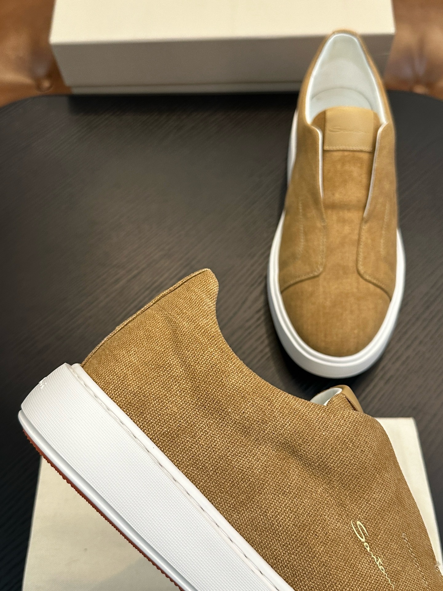 Слипоны мужские в стиле Santoni песочного цвета