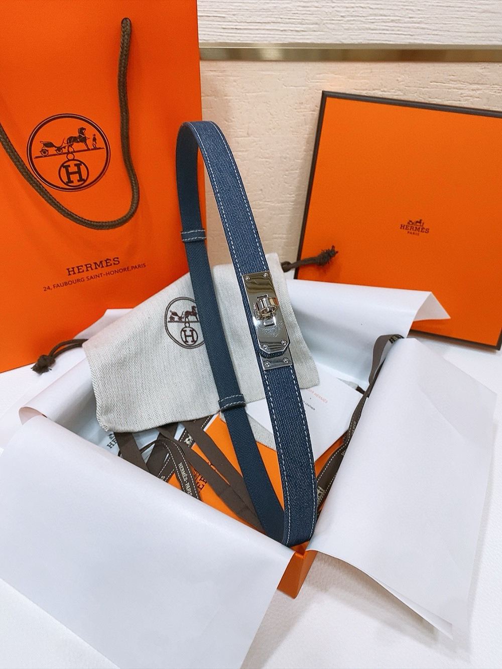 Ремень женский в стиле Hermès Kelly из кожи Epsom синего цвета с золотой пряжкой шириной 1.8 см