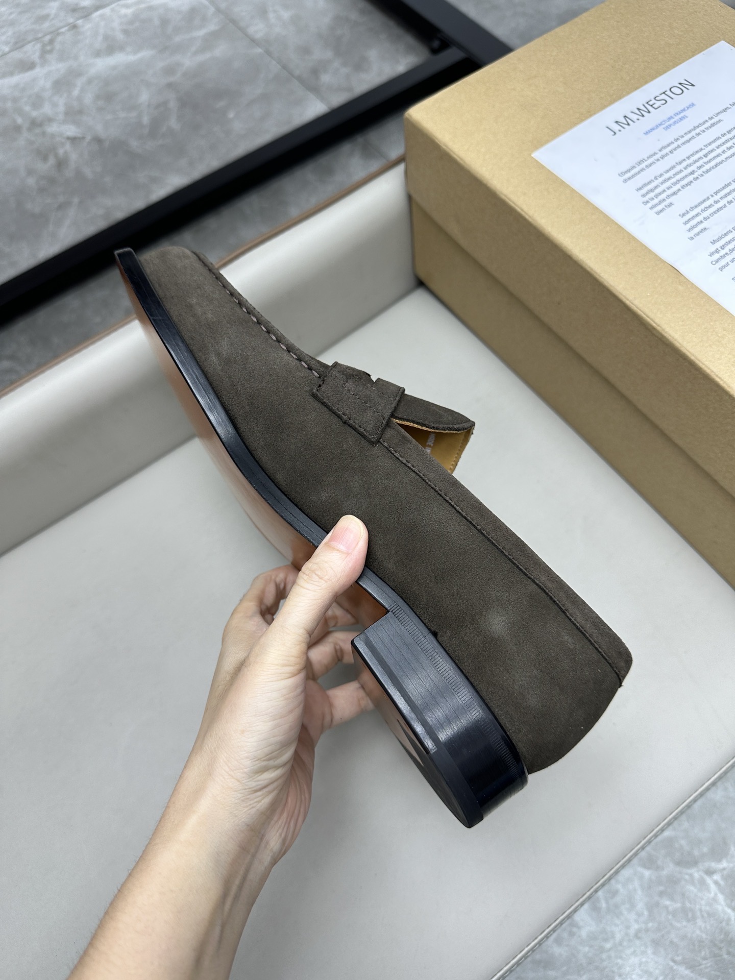 Лоферы мужские в стиле J.M. Weston из натуральной замши серого цвета