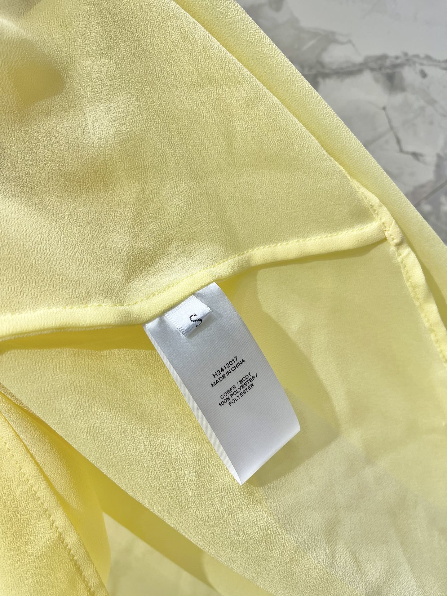 Блуза женская в стиле Saint Laurent жёлтого цвета с рюшами