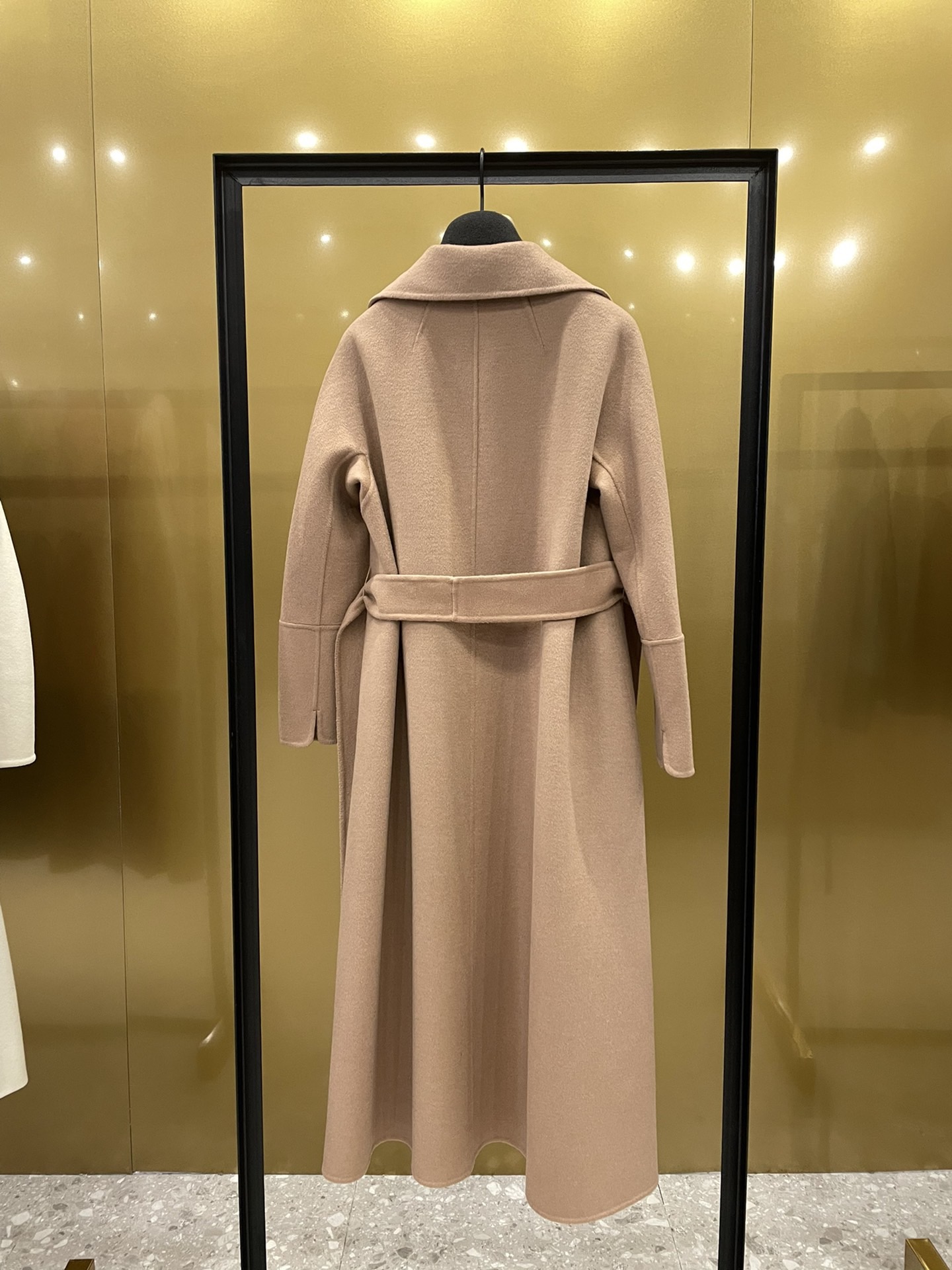 Пальто женское в стиле Max Mara Elisa верблюжьего цвета с поясом