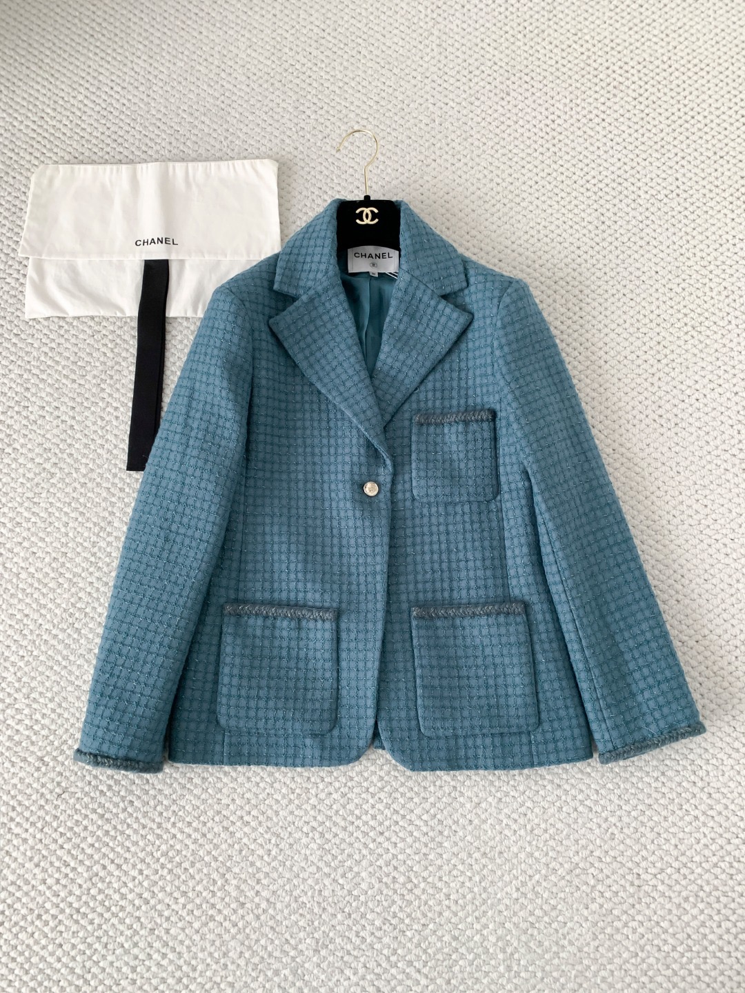 Жакет женский в стиле Chanel из фактурной ткани павлиньего зелёного цвета