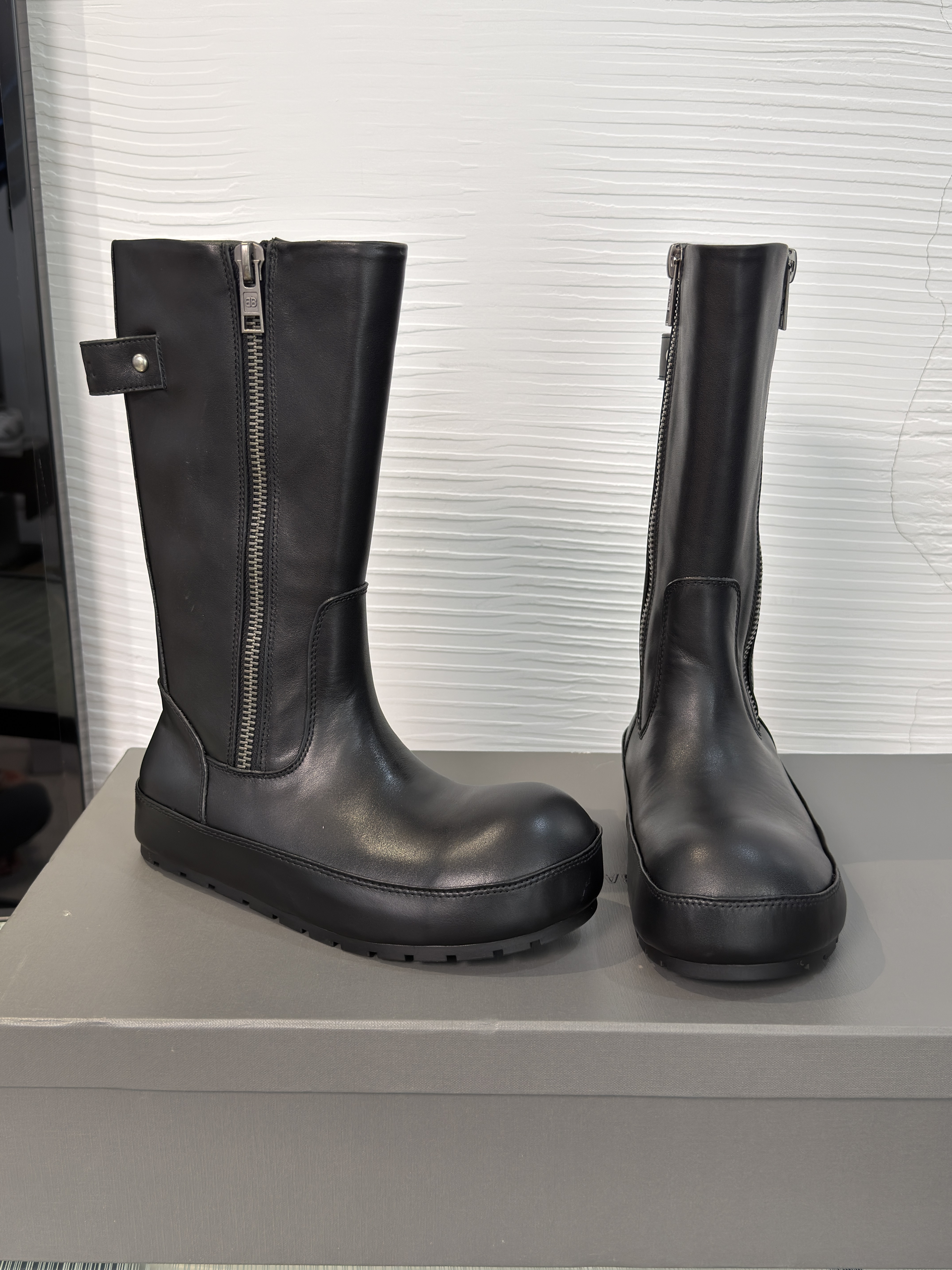 Сапоги женские Balenciaga чёрного цвета