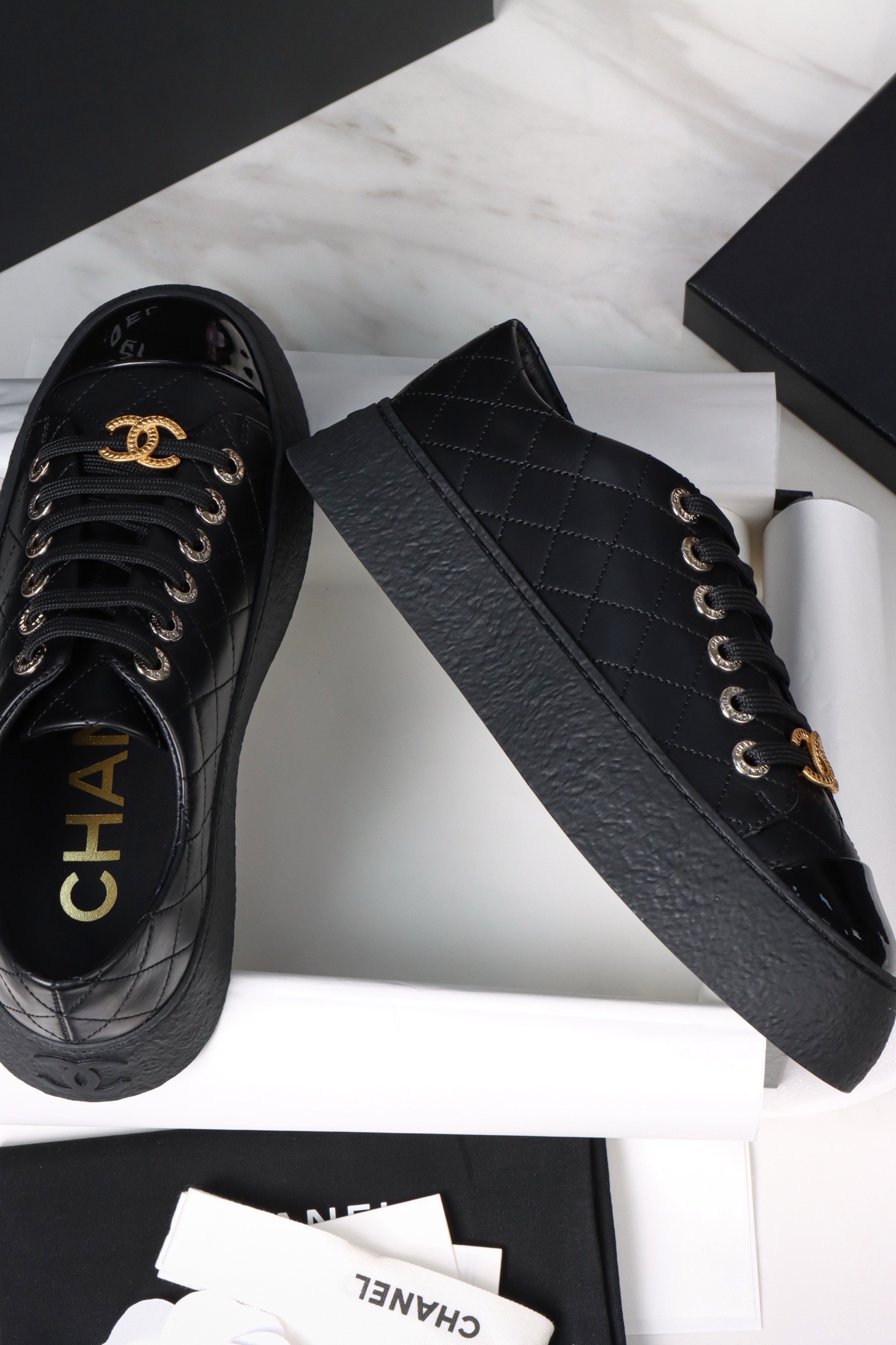 Кеды женские Chanel 25A из натуральной кожи черного цвета