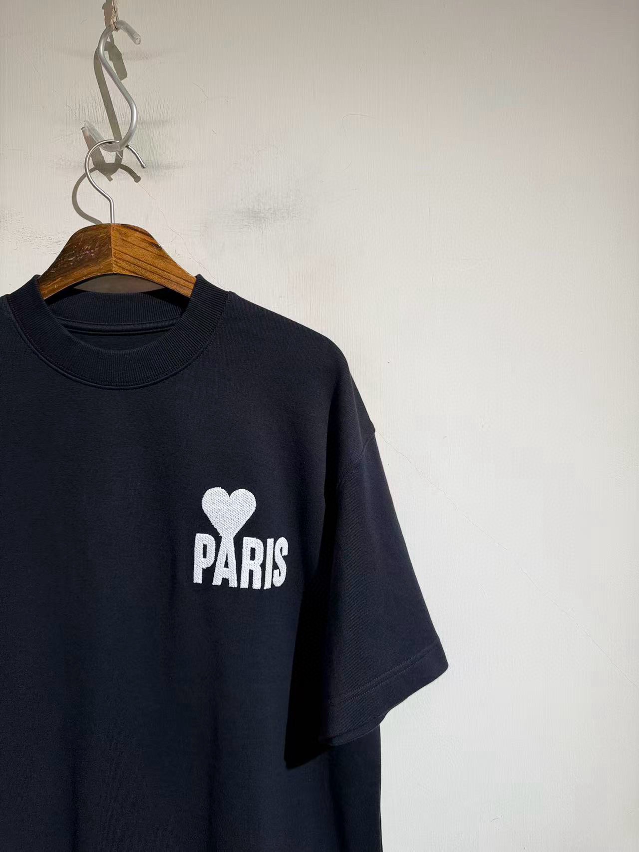 Футболка унисекс в стиле Ami Paris из хлопка синего цвета с вышивкой логотипа