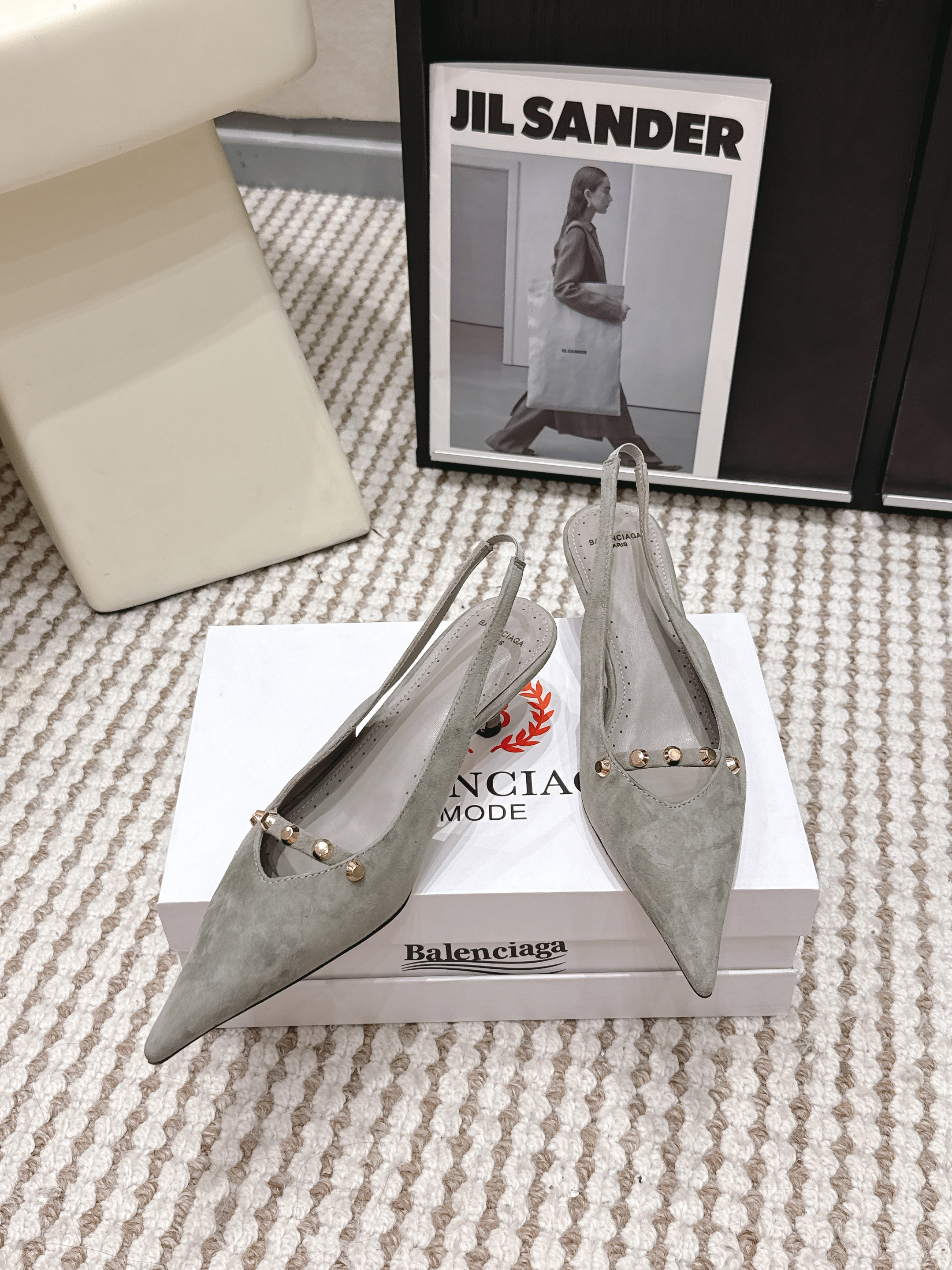 Туфли женские в стиле Balenciaga серого цвета
