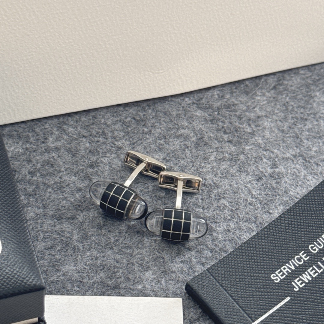Запонки мужские Montblanc с чёрными вставками