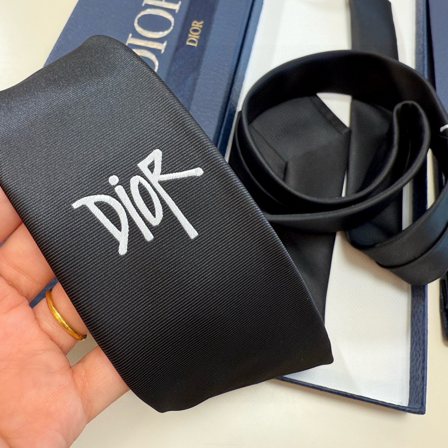 Галстук мужской Dior чёрного цвета с вышивкой логотипа