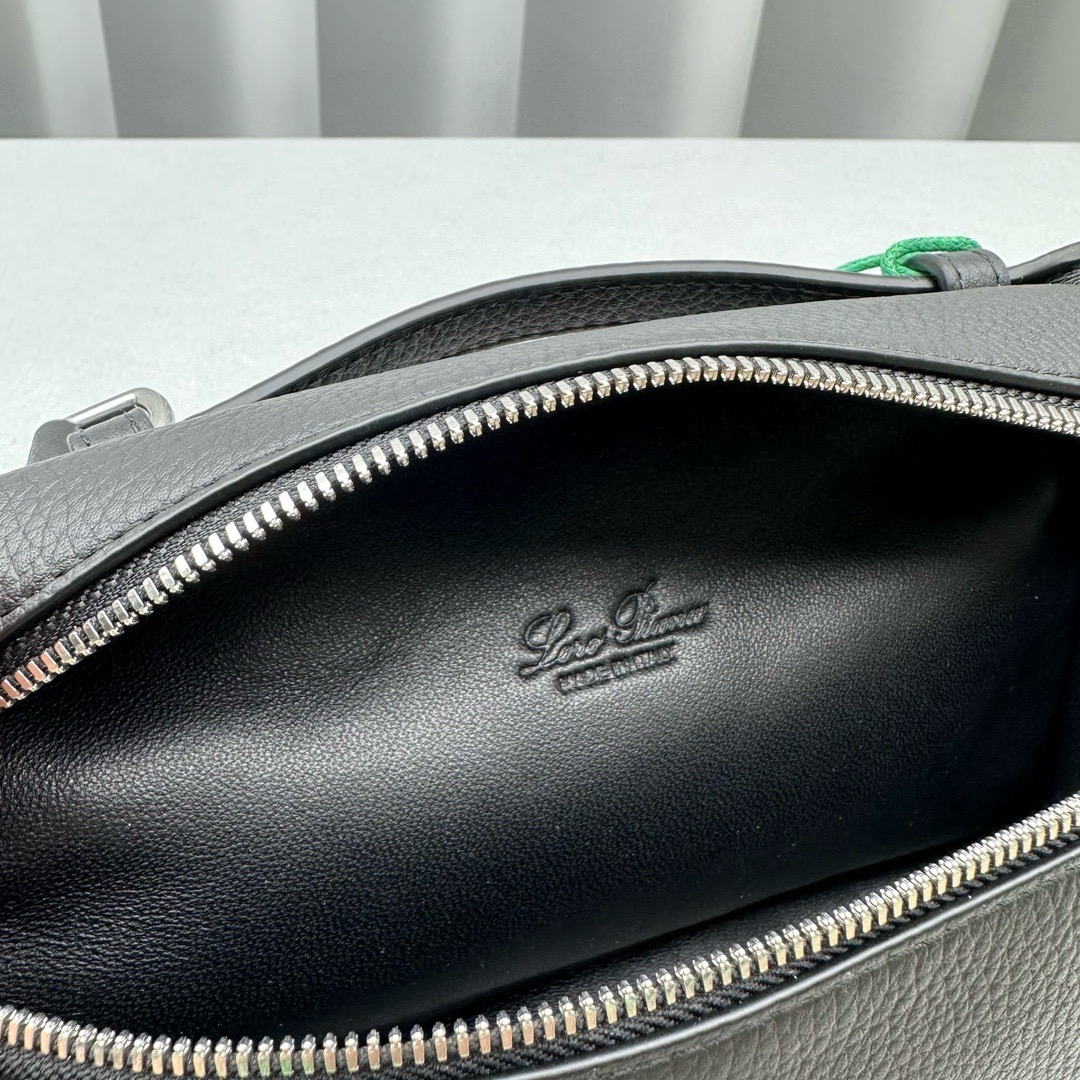 Сумка женская Loro Piana Extra Pocket L19 чёрного цвета